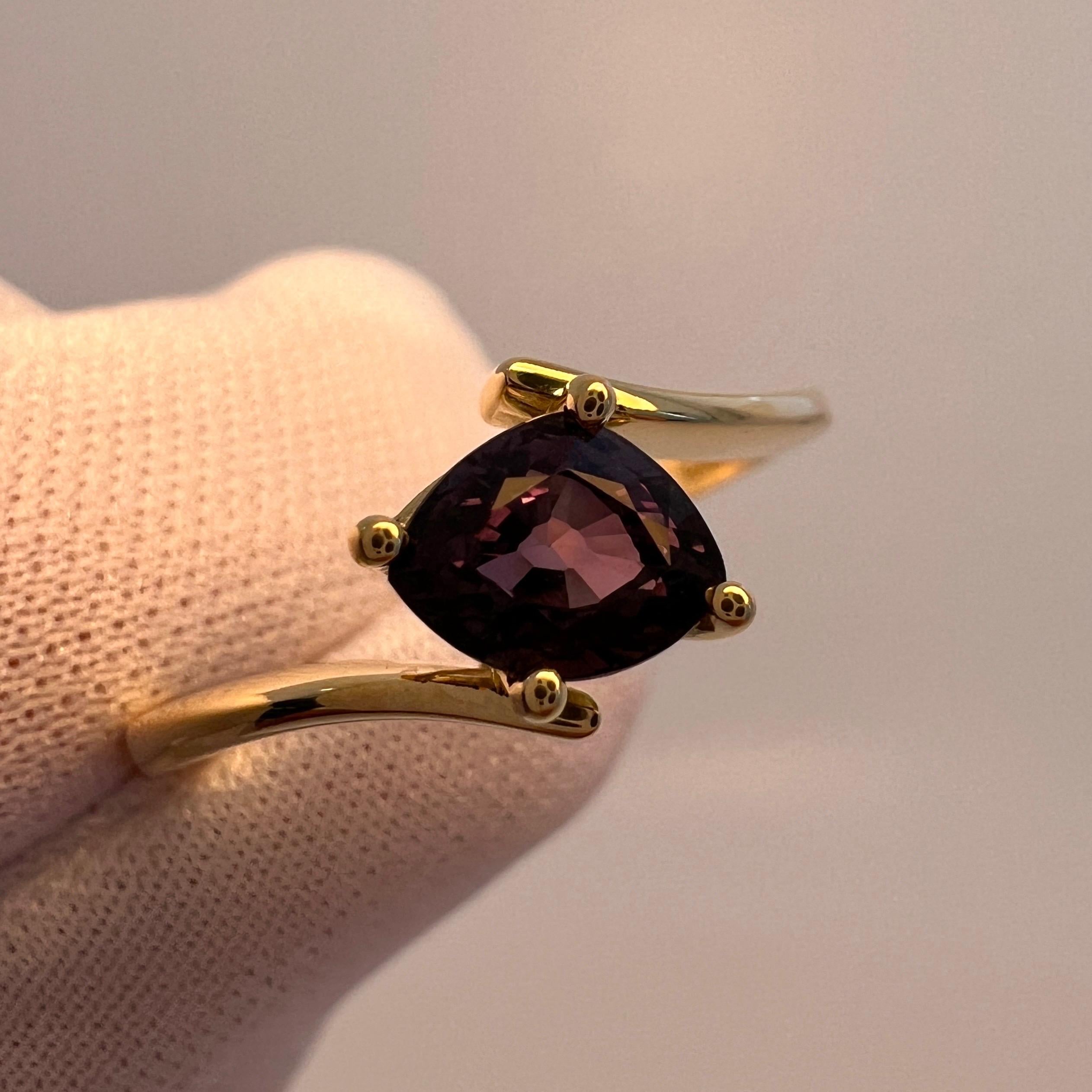 IGI 1.07 Carat Color Change Sapphire Pink Blue Purple Triangle Cut 18k Gold Ring For Sale 5