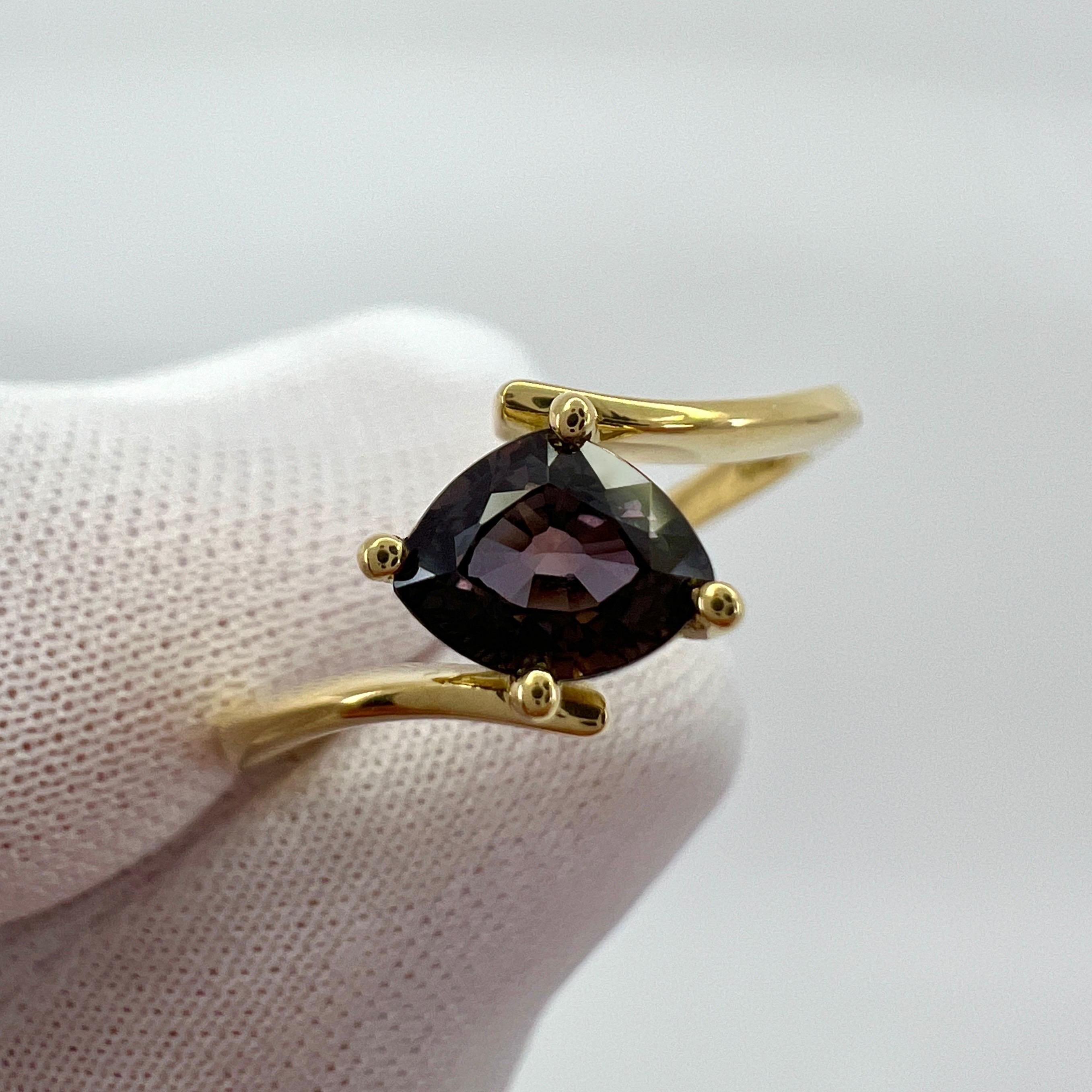 IGI 1.07 Carat Color Change Sapphire Pink Blue Purple Triangle Cut 18k Gold Ring For Sale 6