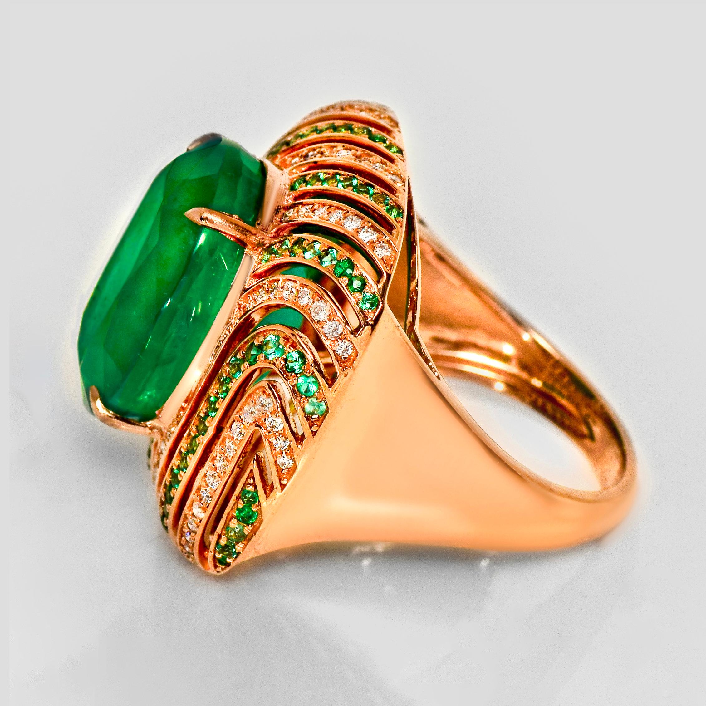 IGI 12.84 Ct 18K Rose Gold Vivid Green Emerald Diamond Cocktail Ring (Ovalschliff) im Angebot