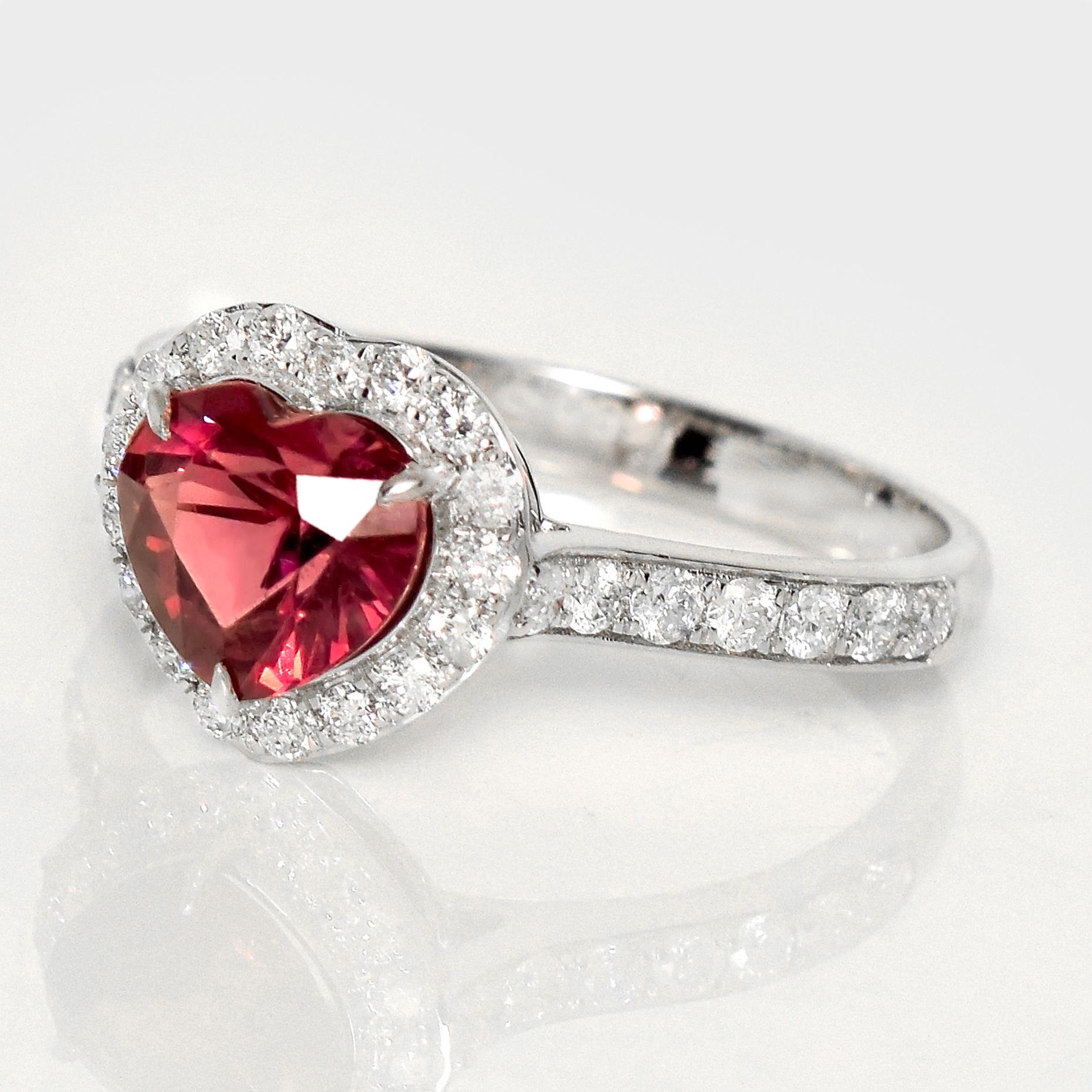 Contemporary IGI 1.33 Ct 14K White Gold Purple Spinel&Diamonds Engagement Ring For Sale