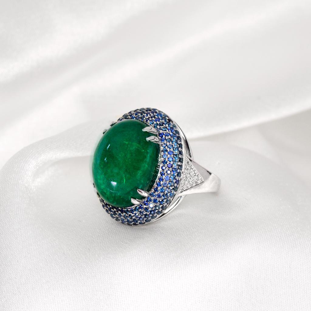 Contemporary IGI 13.56 Ct Vivid Green Emerald Diamond Antique Art Deco Style Engagement Ring For Sale