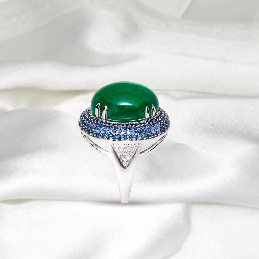 Women's or Men's IGI 13.56 Ct Vivid Green Emerald Diamond Antique Art Deco Style Engagement Ring For Sale