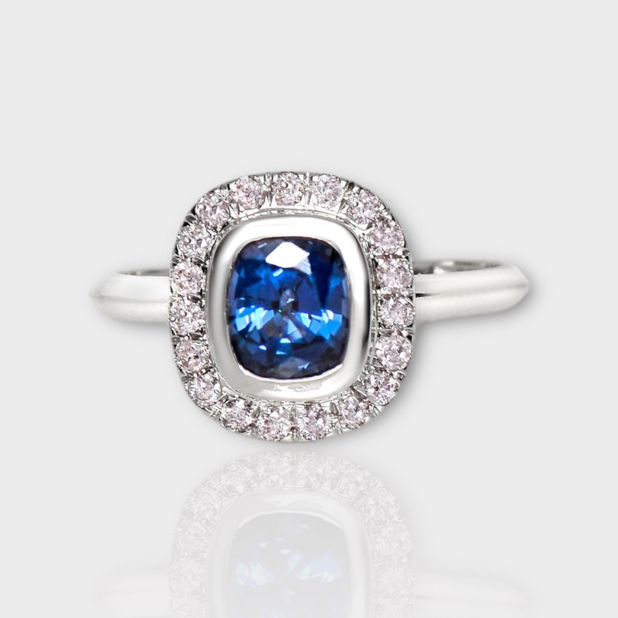 *IGI 14K 1.10 Ct Color Change Blue Spinel&Pink Diamonds Antique Engagement Ring* (Bague de fiançailles ancienne)

Spinelle bleu/pourpre non traitée avec effet de changement de couleur, certifiée IGI, pesant 1,10 ct, sertie sur un anneau en or blanc