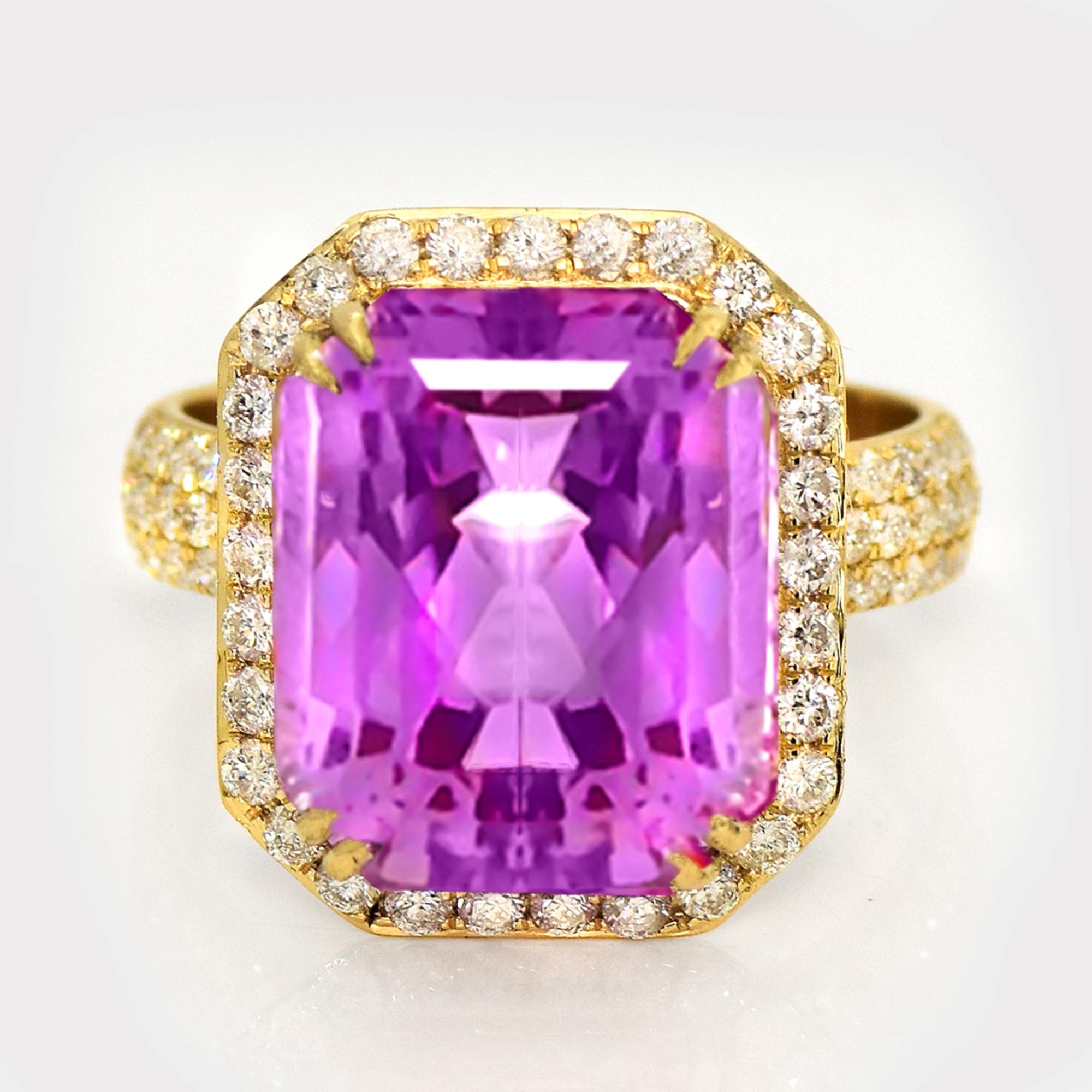 *IGI 14K 12,15 ct Kunzita&Diamantes Anillo de compromiso Art Decó antiguo*
Kunzita natural de color rosa violáceo intenso como piedra central de 12,15 quilates rodeada de diamantes naturales de 0,86 quilates en la banda de oro amarillo de 14