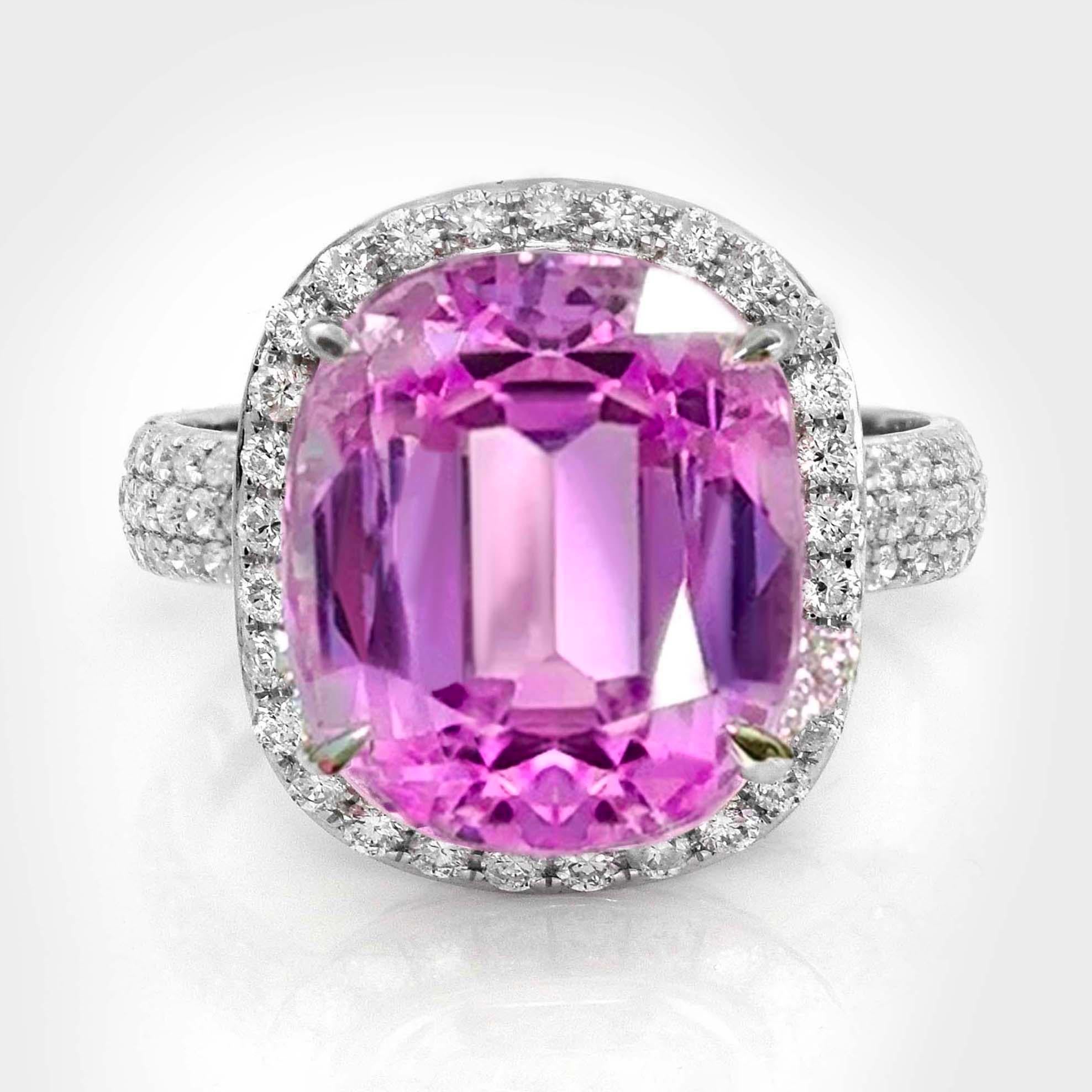 *IGI 14K 12.89 ct Kunzite&Diamanti Anello di fidanzamento Art Deco 89*
La Kunzite rosa intenso naturale come pietra centrale pesa 12,89 carati ed è circondata da diamanti naturali del peso di 0,83 carati sulla fascia a raggiera in oro bianco