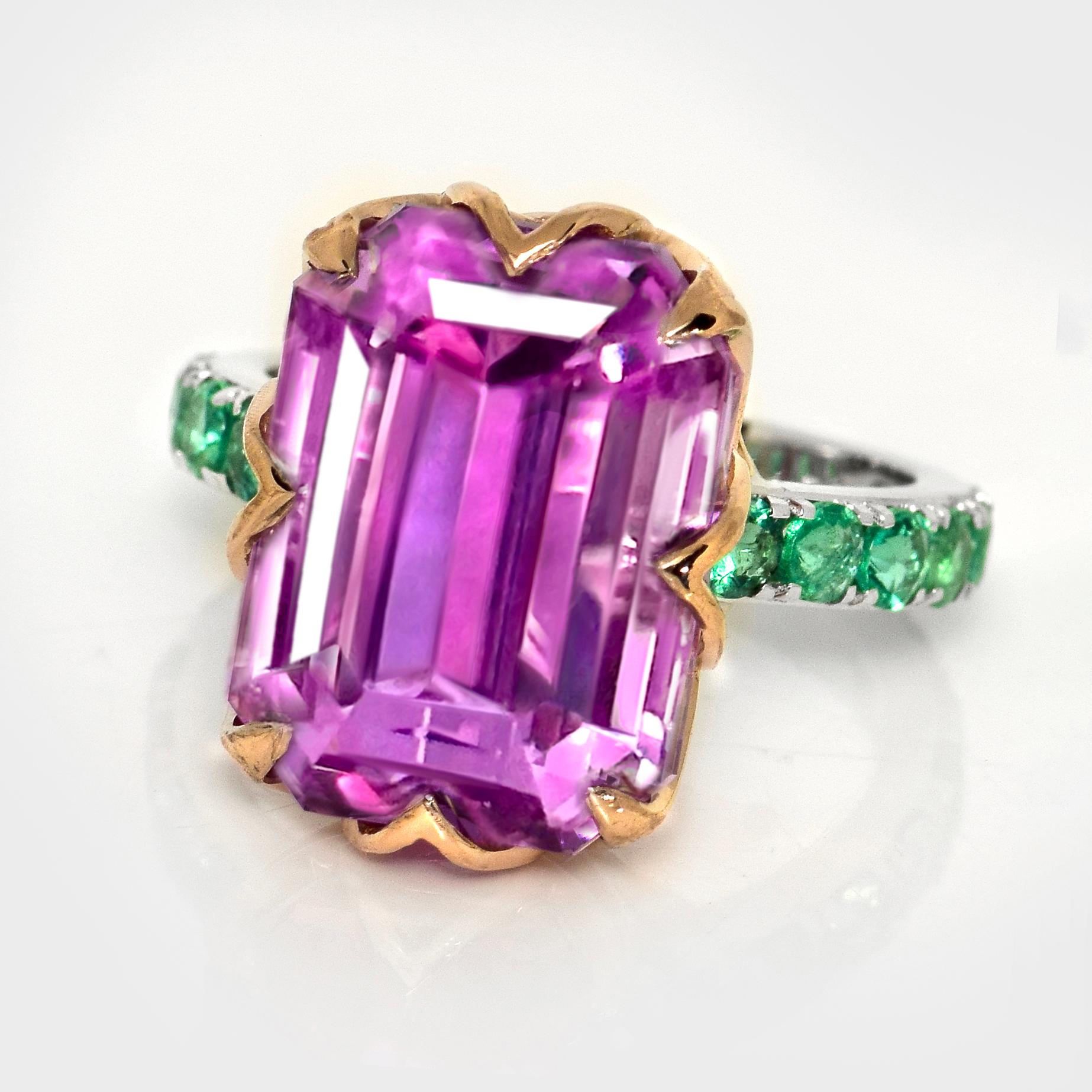 IGI 14K 14,61 ct Rosa Kunzita&Emeraldas Anillo de Cóctel Art Decó Contemporáneo en venta