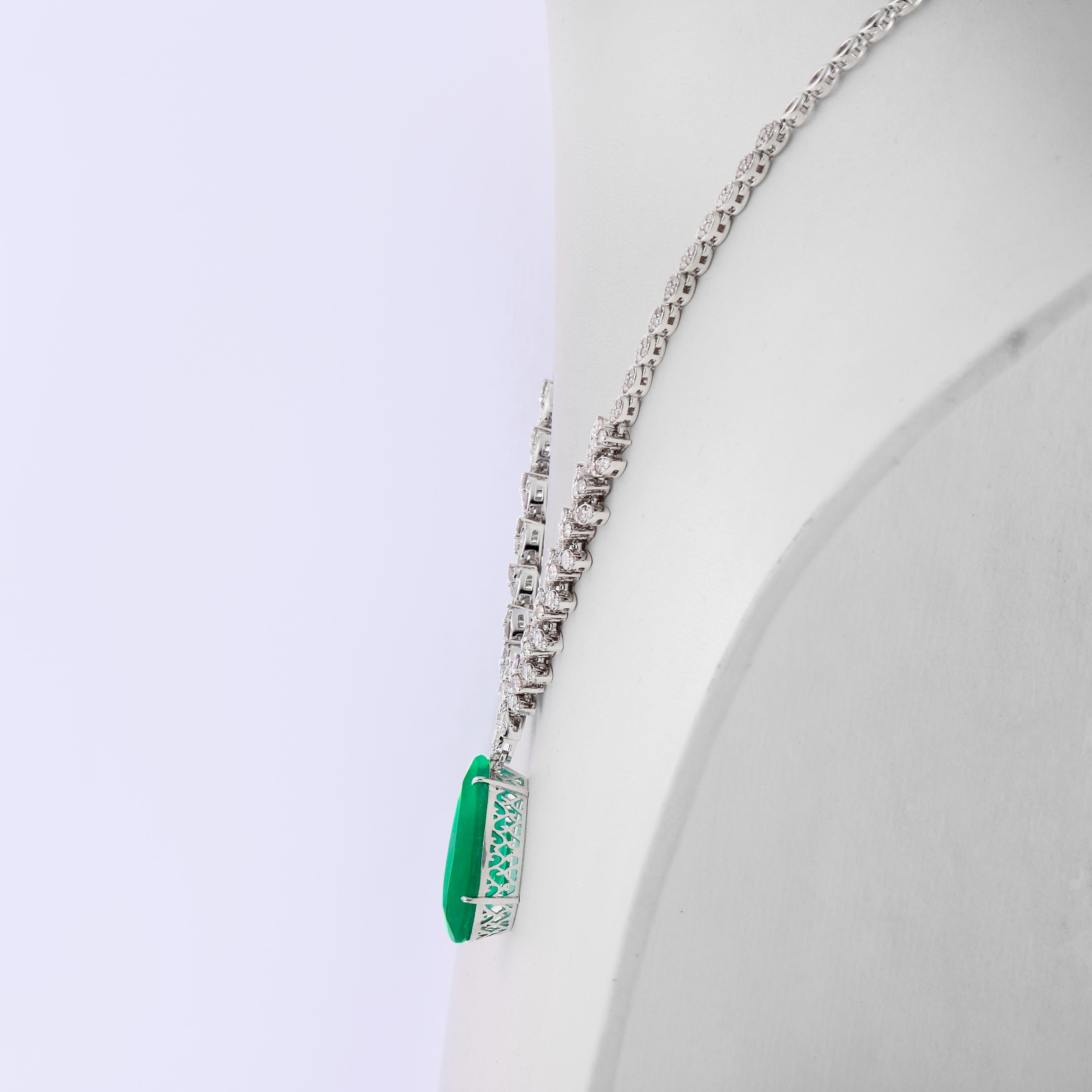 Pear Cut IGI 14k 16.64ct Natural Emerald&Pink Diamond Antique Art Deco Pendant Necklace For Sale