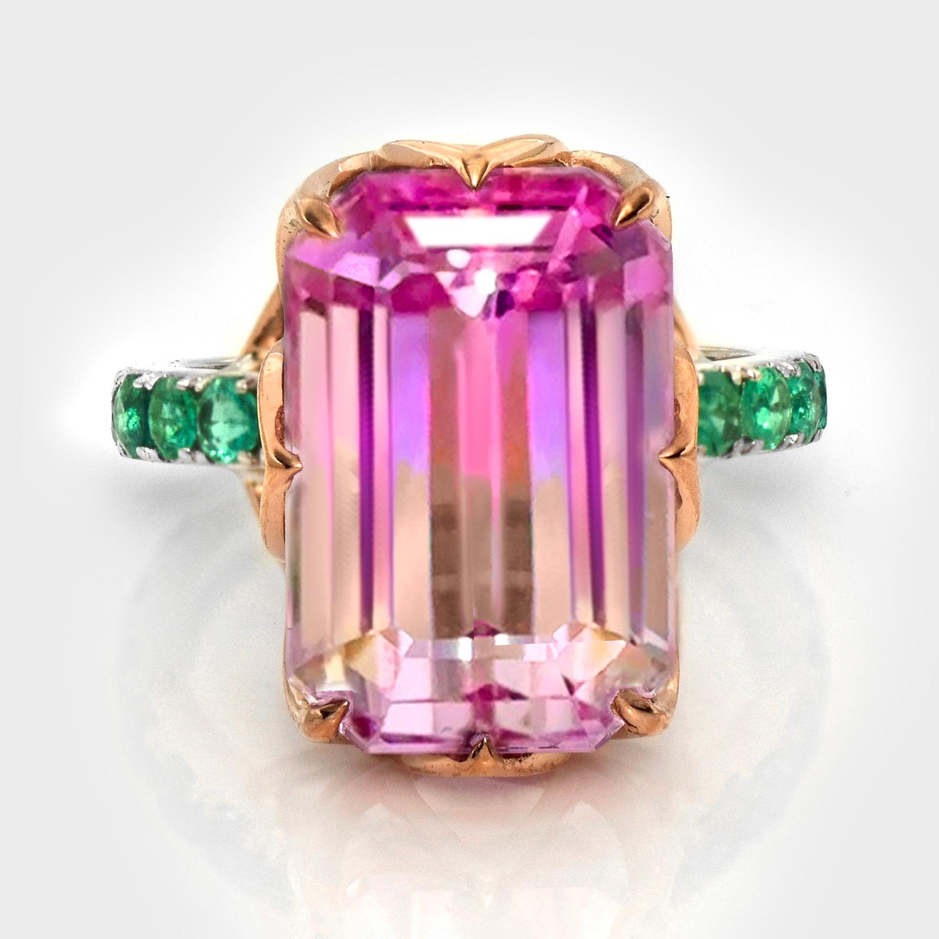 *IGI 14K 18.18 ct Dual-Color Kunzite&Emeralds Antique Art Deco Engagement Ring*
Natural intense dual-color Kunzite as the center stone weighing 18.18 ct surrounded with natural Emeralds weighing 0.72 ct on the 14K dual gold band.

The classic halo