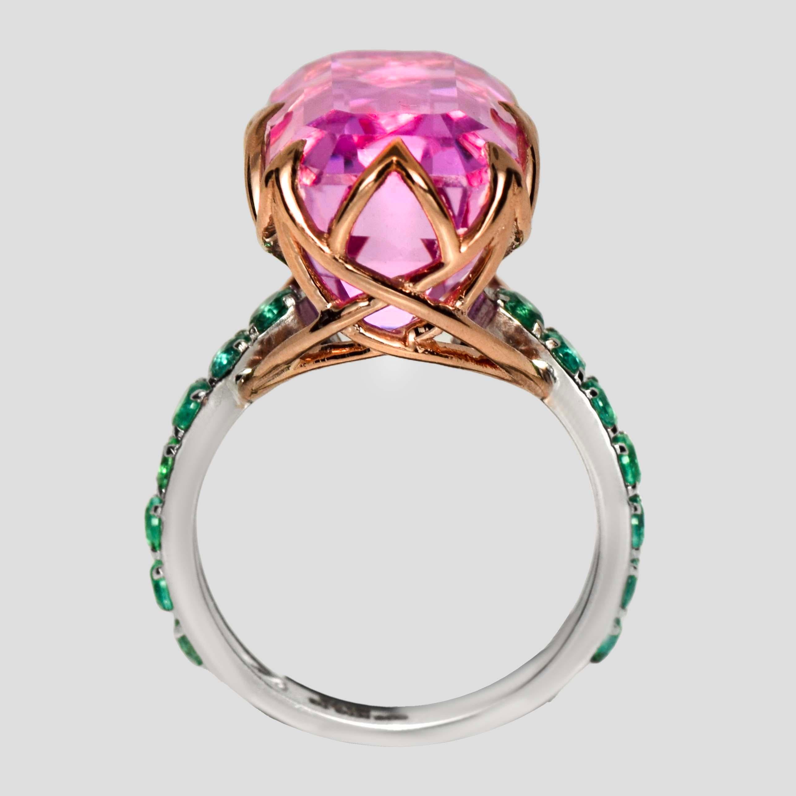 Women's IGI 14K 18.18 ct Dual-Color Kunzite&Emeralds Art Deco Cocktail Ring For Sale