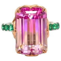 IGI 14K 18,18 ct Anillo de Cóctel Art Decó con Kunzita y Esmeraldas de dos colores