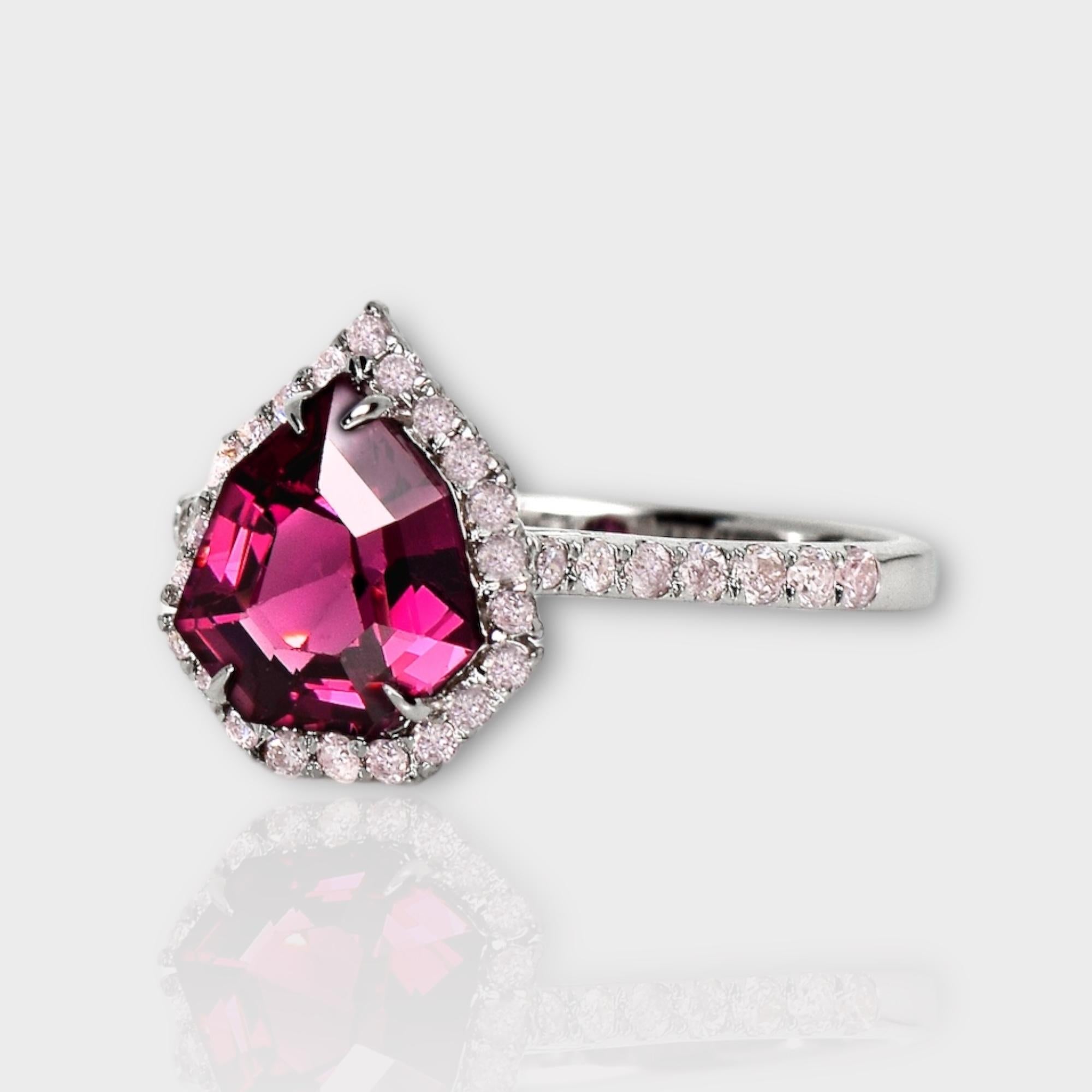 Kite Cut IGI 14K 2.10 Ct Purple Spinel&Pink Diamonds Antique Engagement Ring For Sale