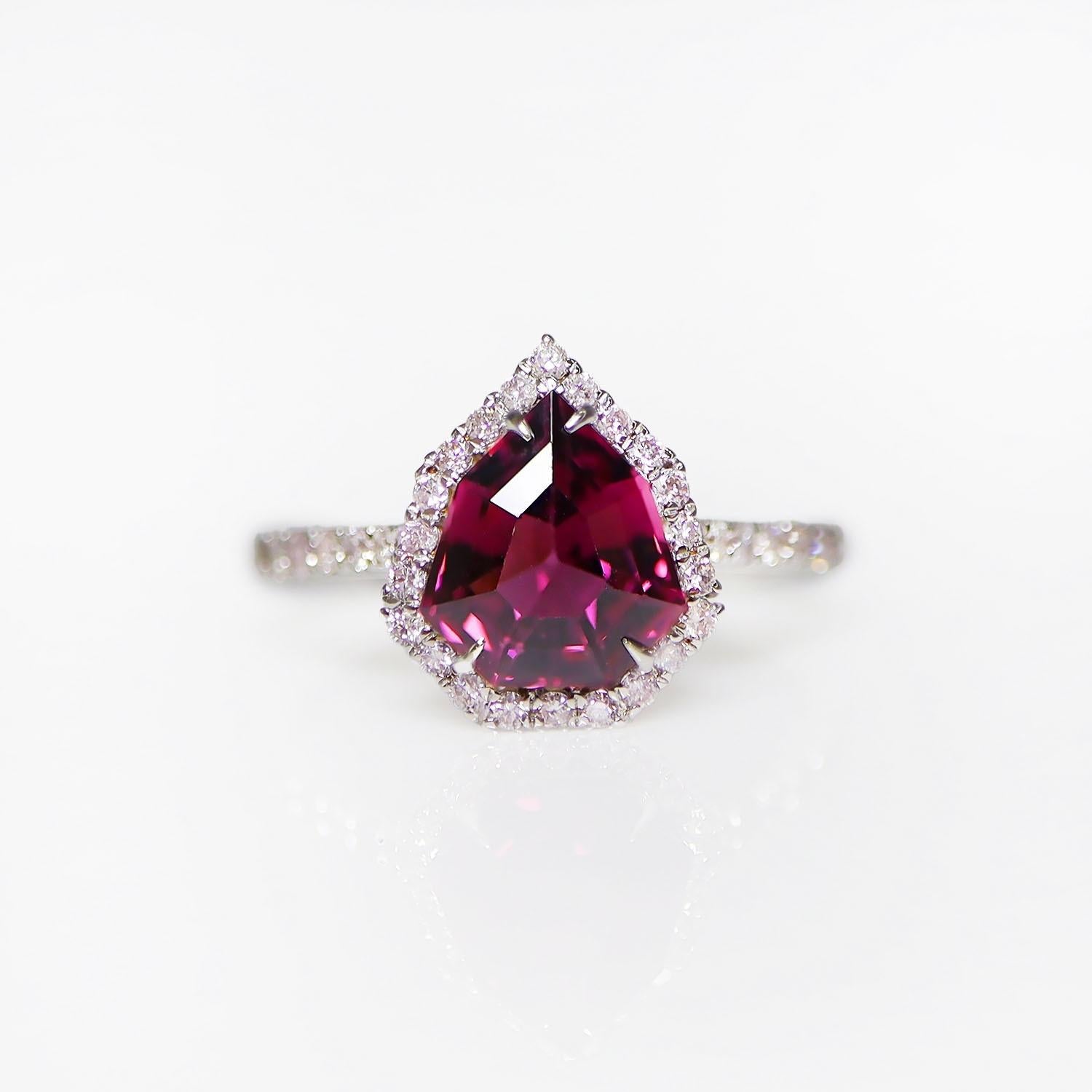 Contemporary IGI 14K 2.10 Ct Purple Spinel&Pink Diamonds Antique Engagement Ring For Sale