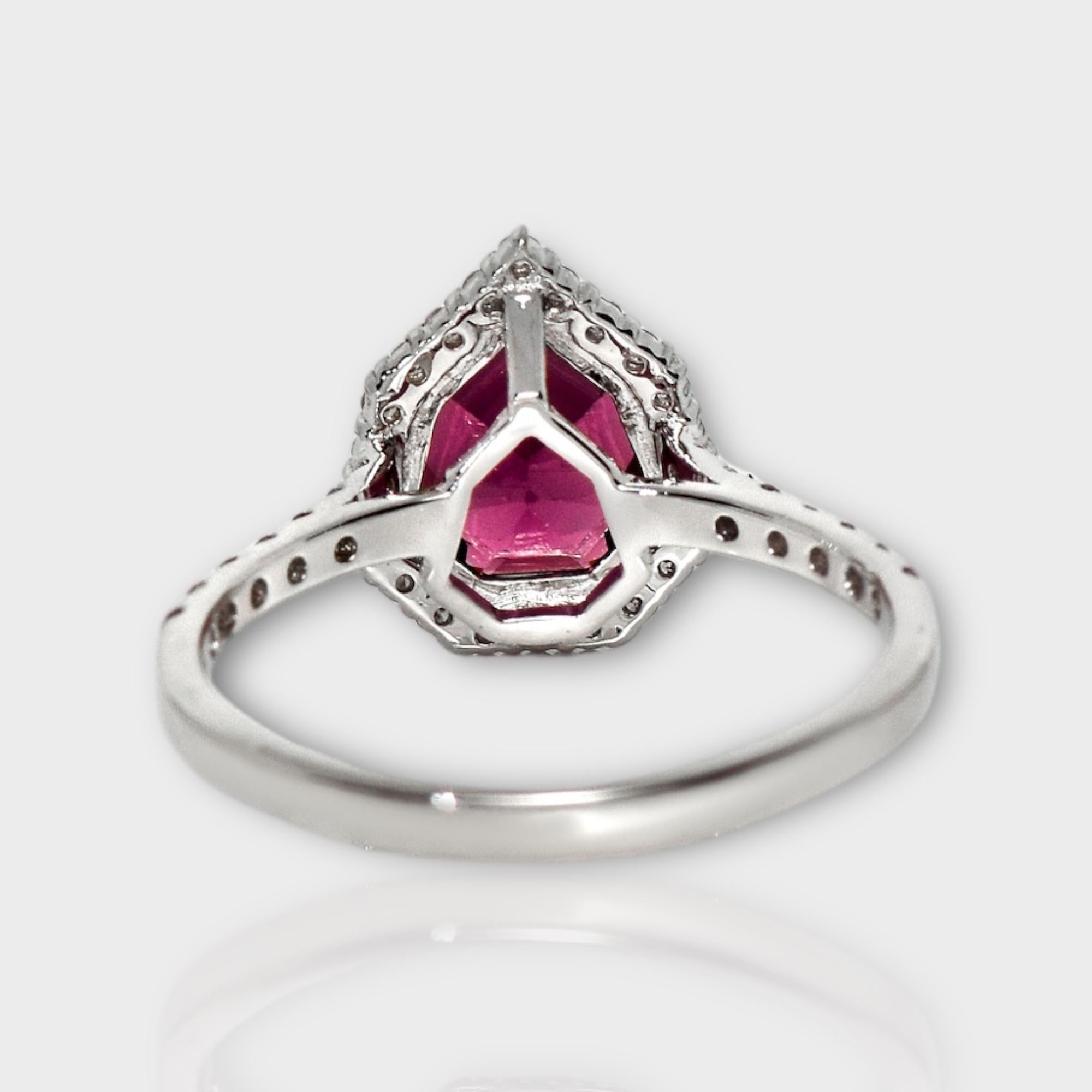 Women's IGI 14K 2.10 Ct Purple Spinel&Pink Diamonds Antique Engagement Ring For Sale