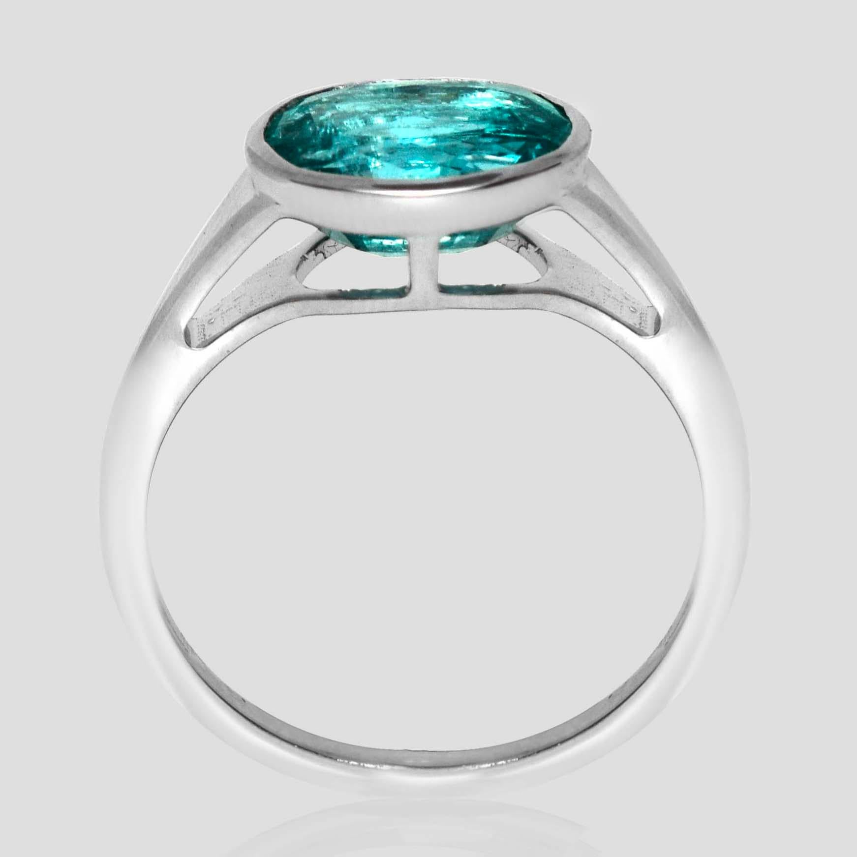 Oval Cut IGI 14K 2.13 Ct Natural Emerald Antique Engagement Ring For Sale