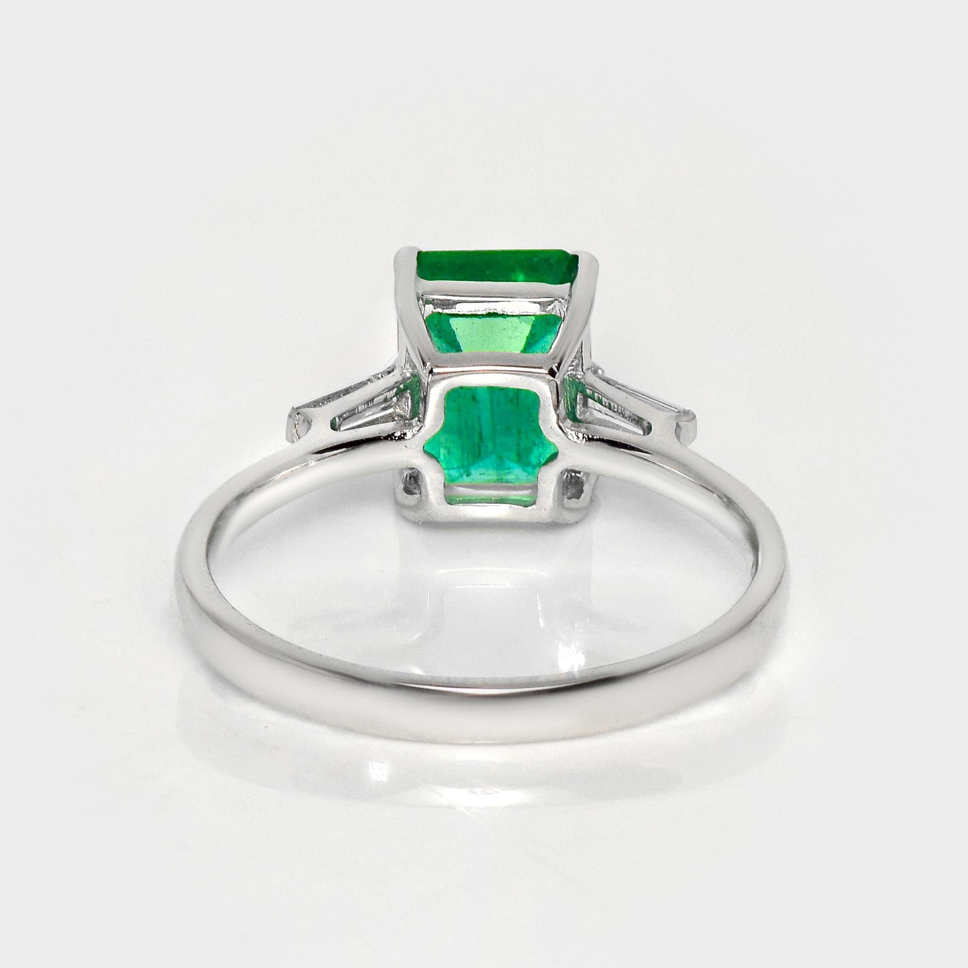 Women's IGI 14K 2.20 Ct Natural Emerald&Diamonds Antique Engagement Ring For Sale