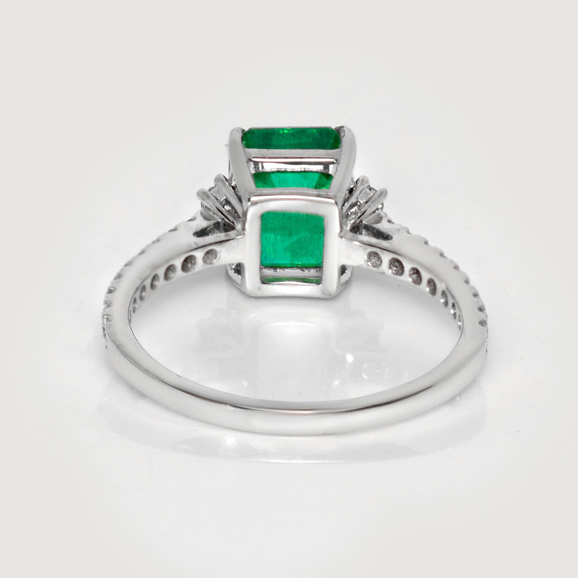 IGI 14K 2.26 Ct Esmeralda Natural&Diamantes Anillo de Compromiso Antiguo en venta 2