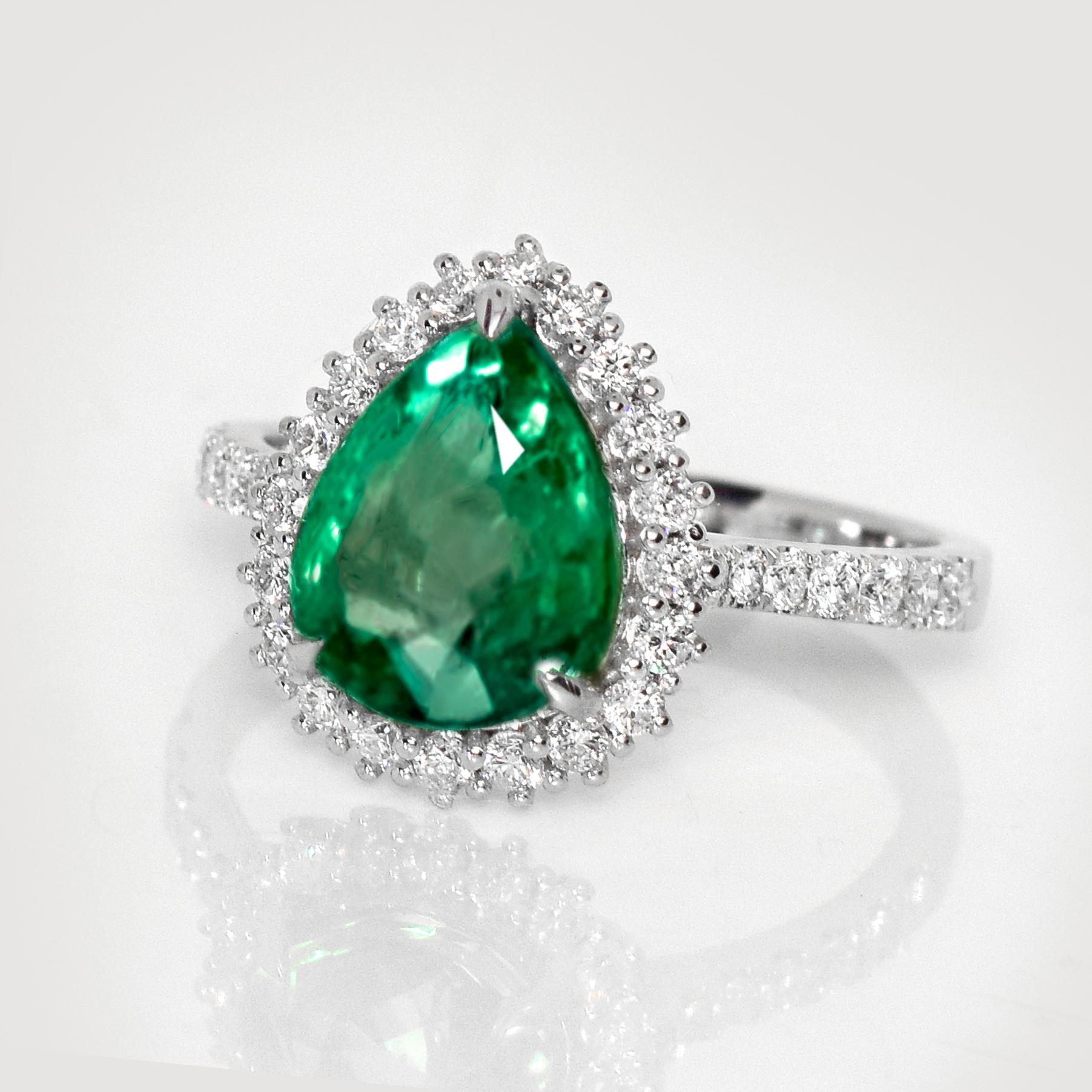 Pear Cut IGI 14K 2.34 Ct Natural Emerald&Diamonds Antique Engagement Ring For Sale