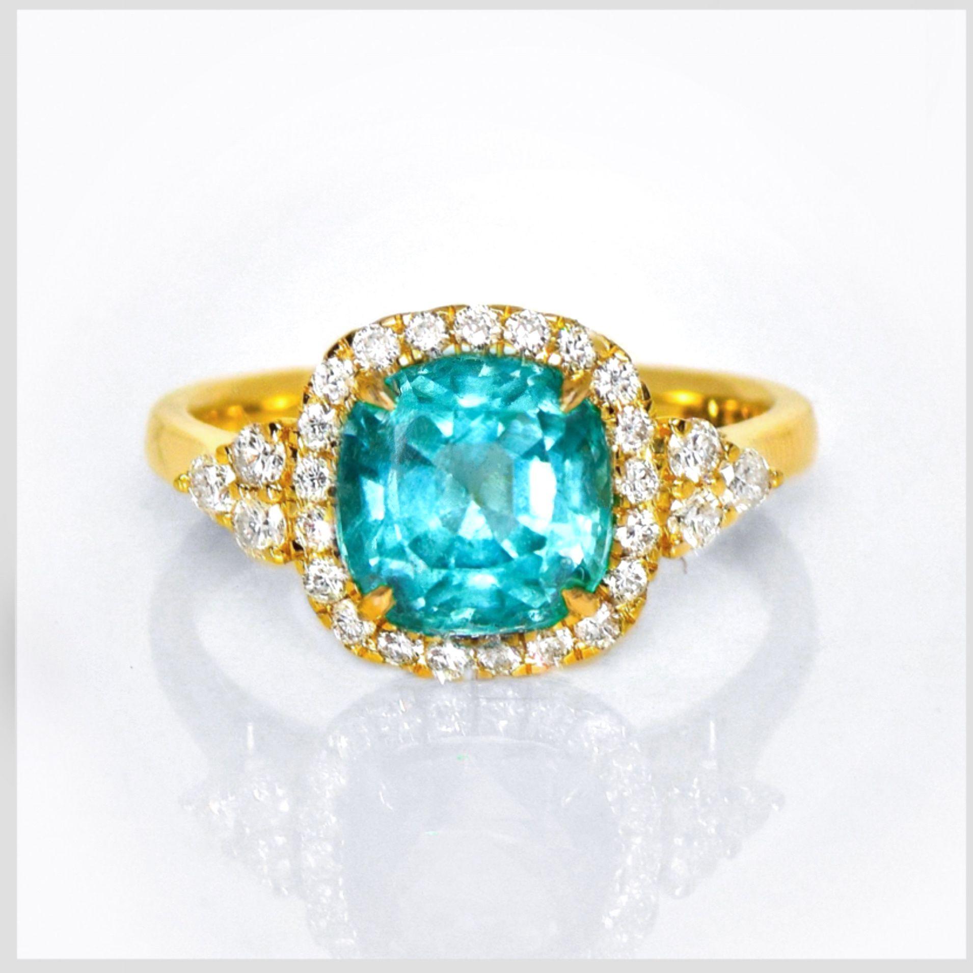 *IGI 14k 2.43 Ct Natural Emerald&Diamonds Antique Engagement Ring*

An IGI-certified natural intense bluish-green emerald weighing 2.43 ct set on a 14K yellow gold luxury table design band with natural F-G, VS diamonds weighing 0.41 ct.

The ring