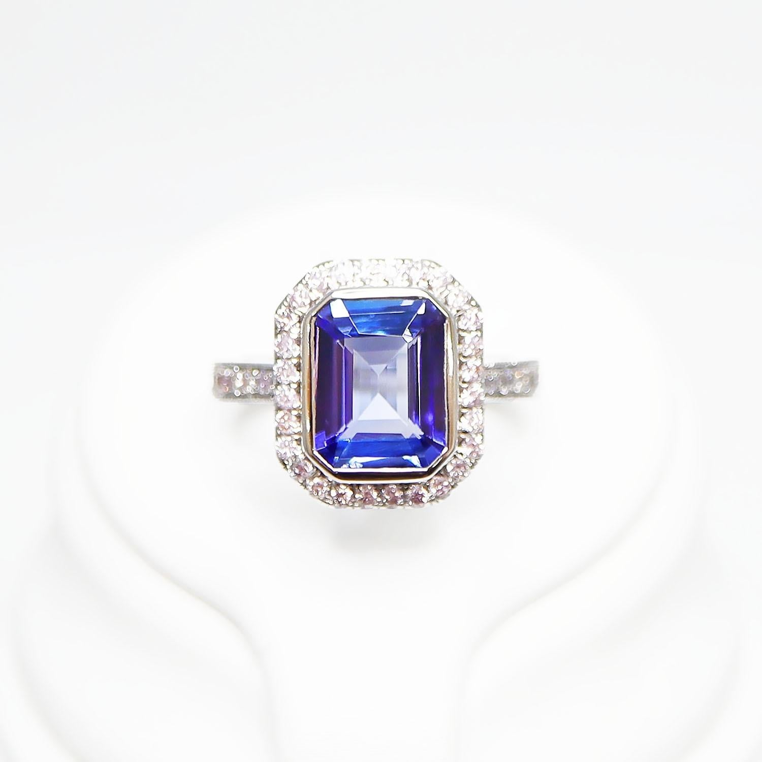 *14K 2.50 ct Tansanit&Rosa Diamant Antiker Art Deco Stil Verlobungsring
Natürlicher, intensiv bläulich-violetter Tansanit als Mittelstein mit einem Gewicht von 2,50 ct, umgeben von natürlichen rosafarbenen Diamanten mit einem Gewicht von 0,47 ct auf