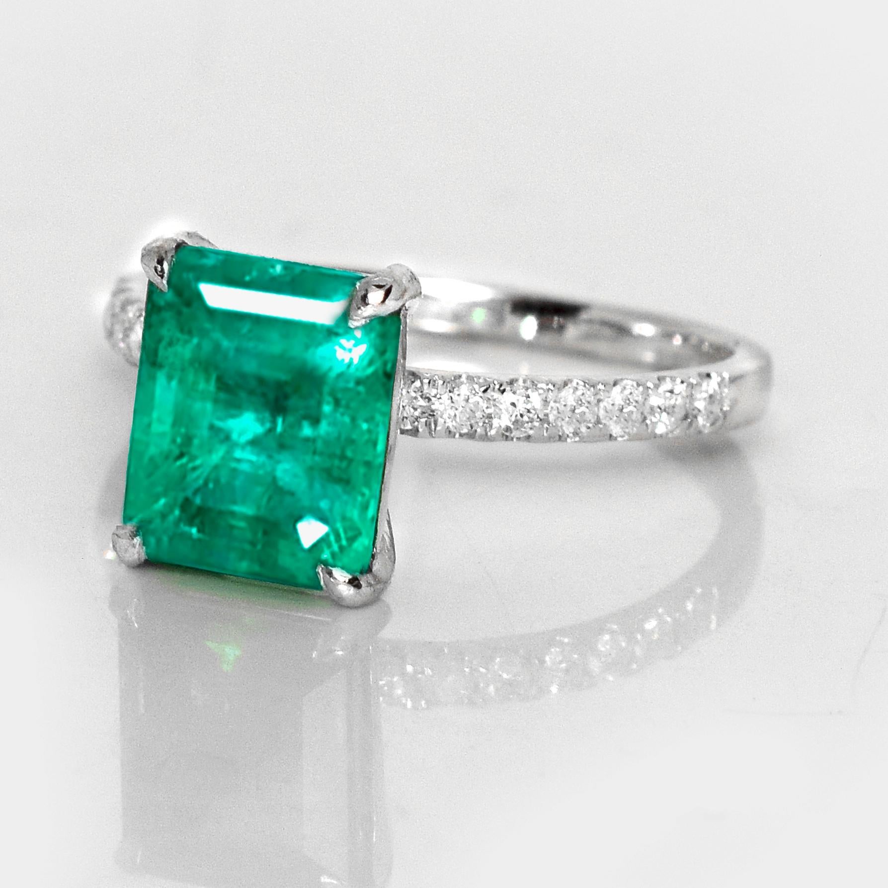 Emerald Cut IGI 14K 2.51 Ct Natural Emerald&Diamonds Antique Engagement Ring For Sale