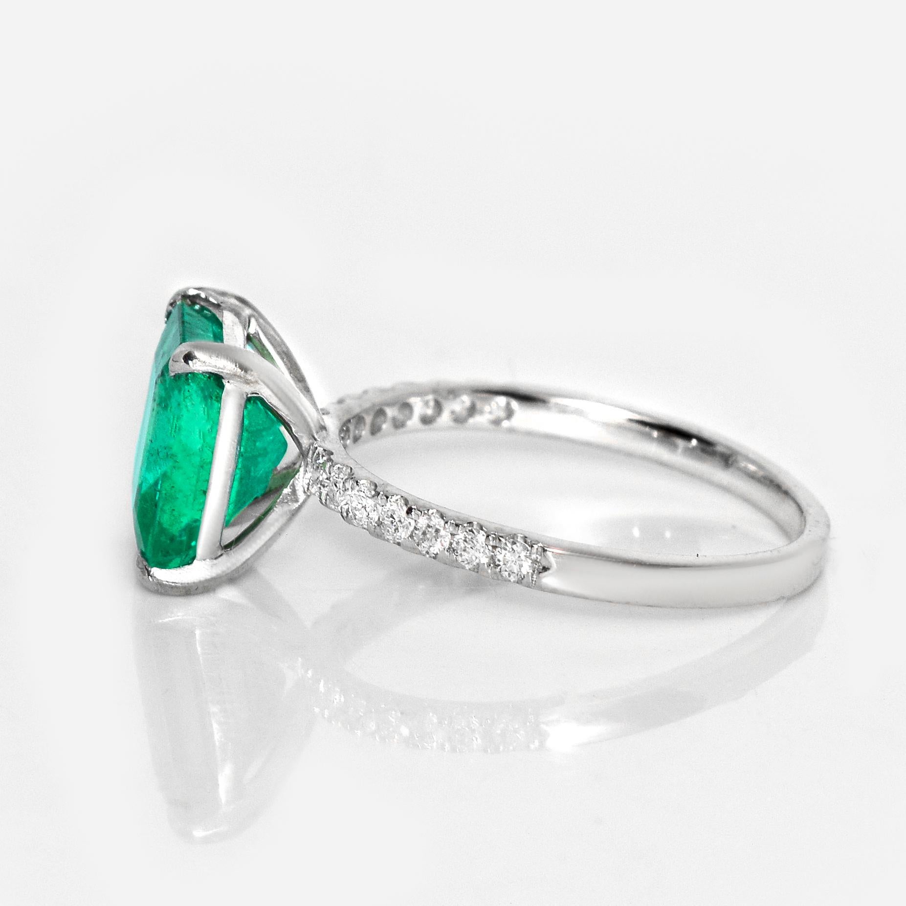 IGI 14K 2.51 Ct Natural Emerald&Diamonds Antique Engagement Ring In New Condition For Sale In Kaohsiung City, TW