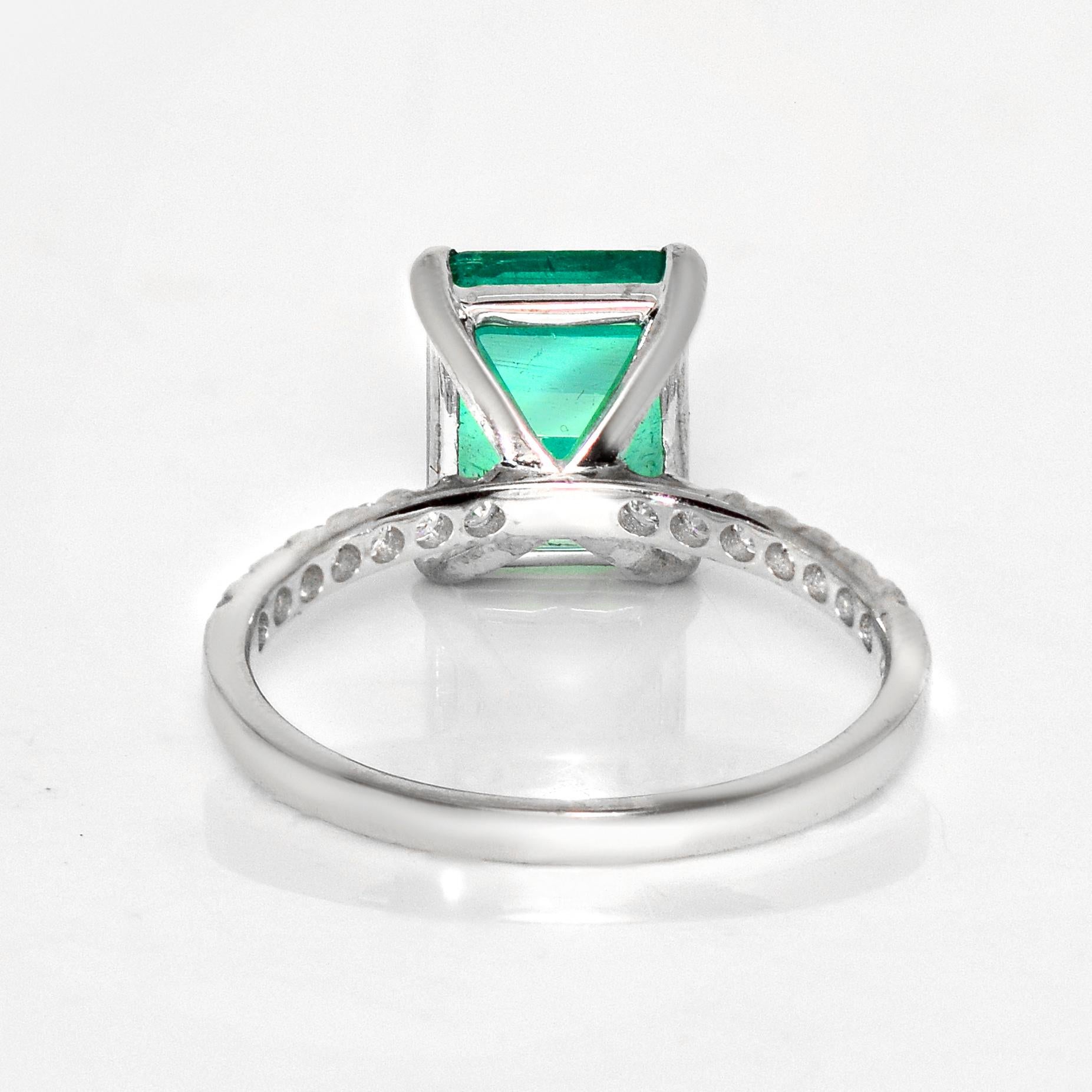 IGI 14K 2.51 Ct Natural Emerald&Diamonds Antique Engagement Ring For Sale 2