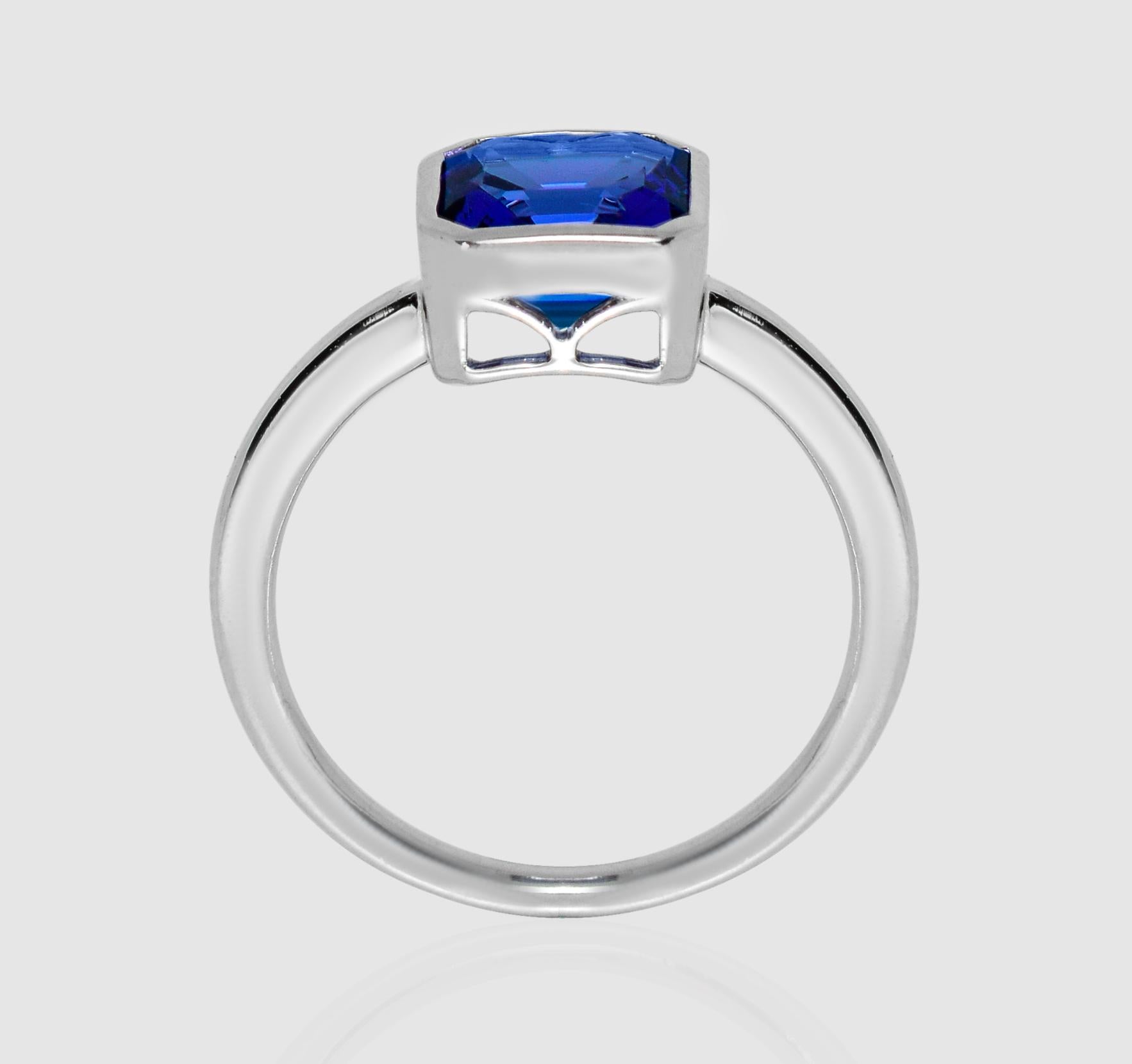 Women's or Men's IGI 14K 2.56 Ct White Gold Vivid Tanzanite Engagement Ring For Sale