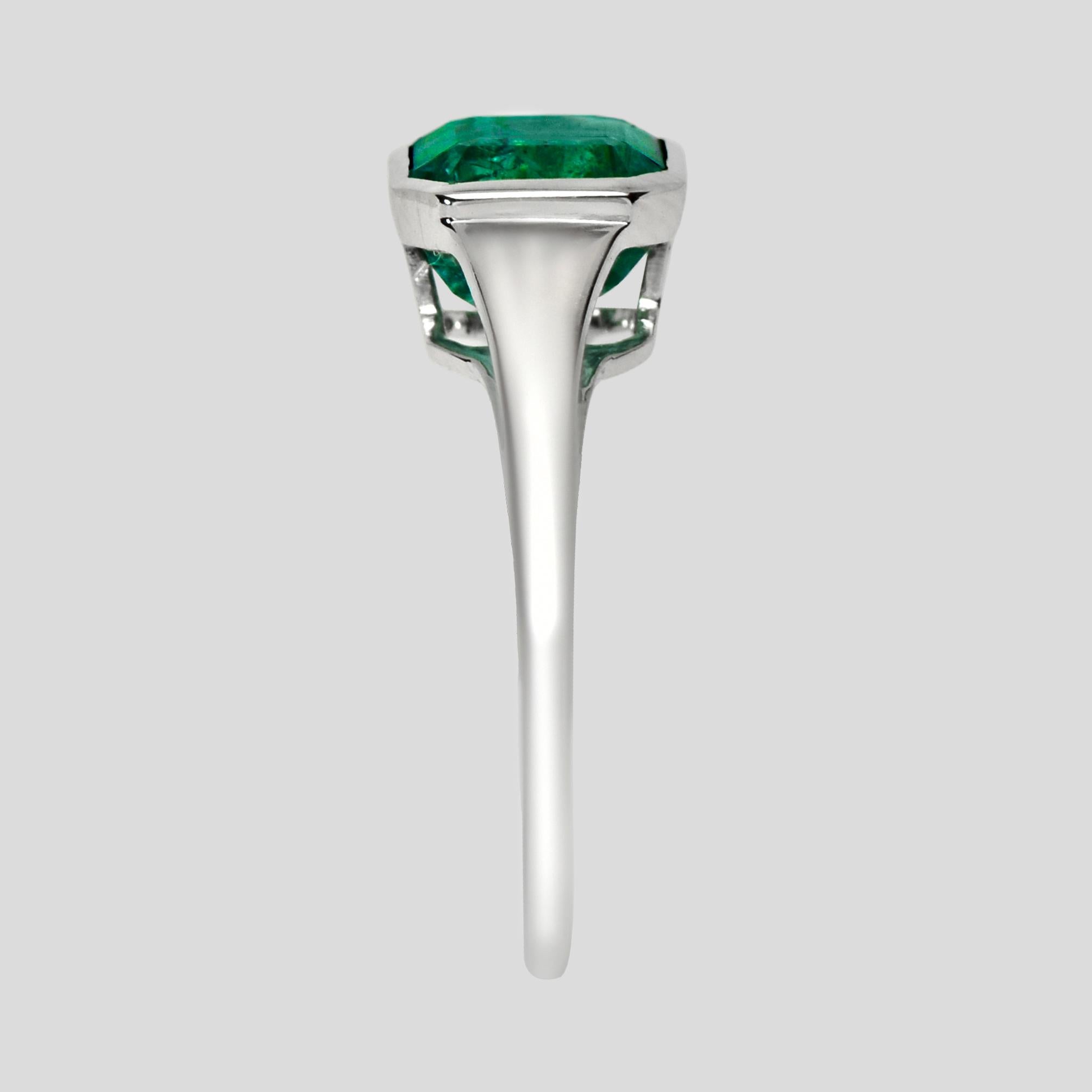 Women's or Men's IGI 14K 2.57 Ct Natural Emerald Antique Engagement Ring For Sale