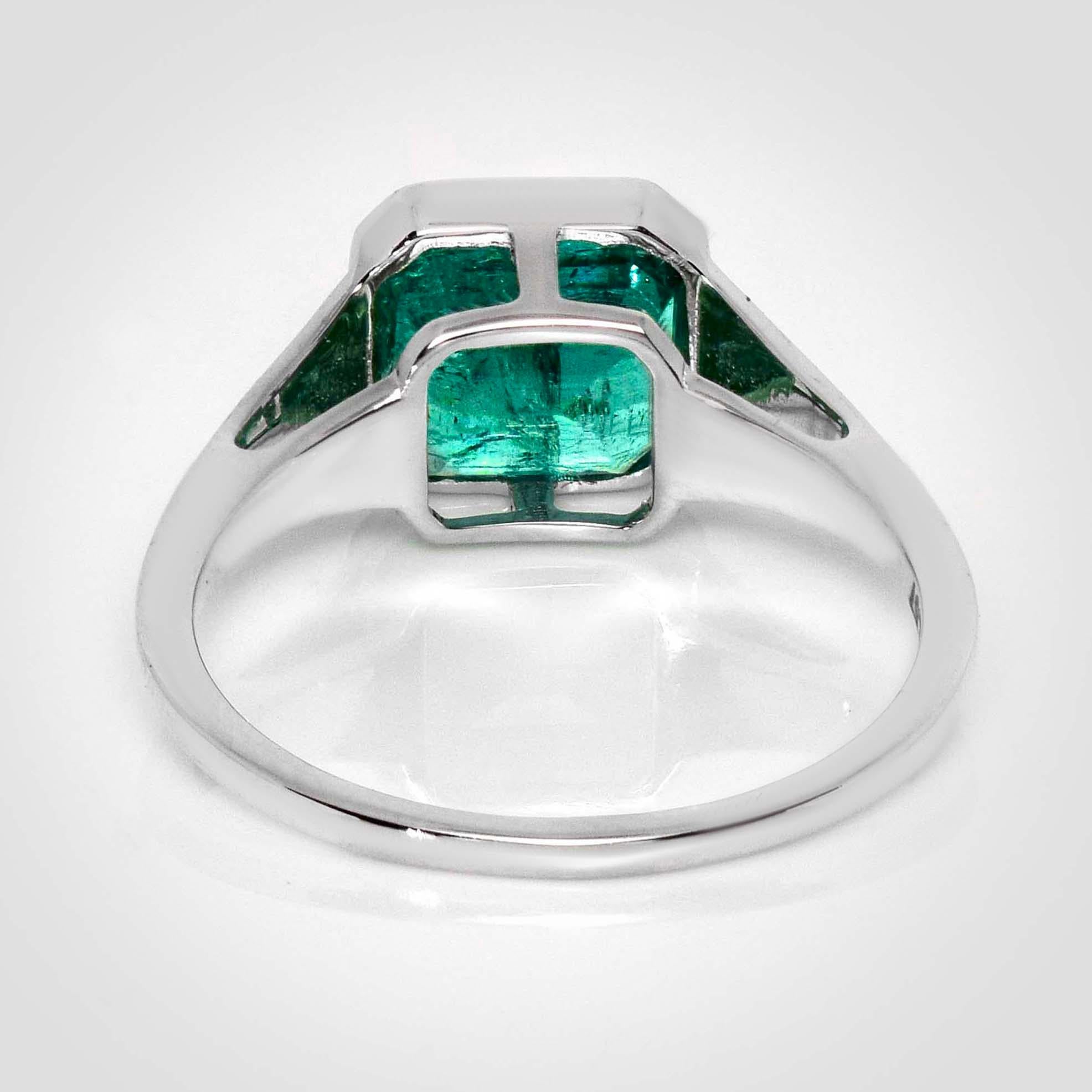 IGI 14K 2.57 Ct Natural Emerald Antique Engagement Ring For Sale 2