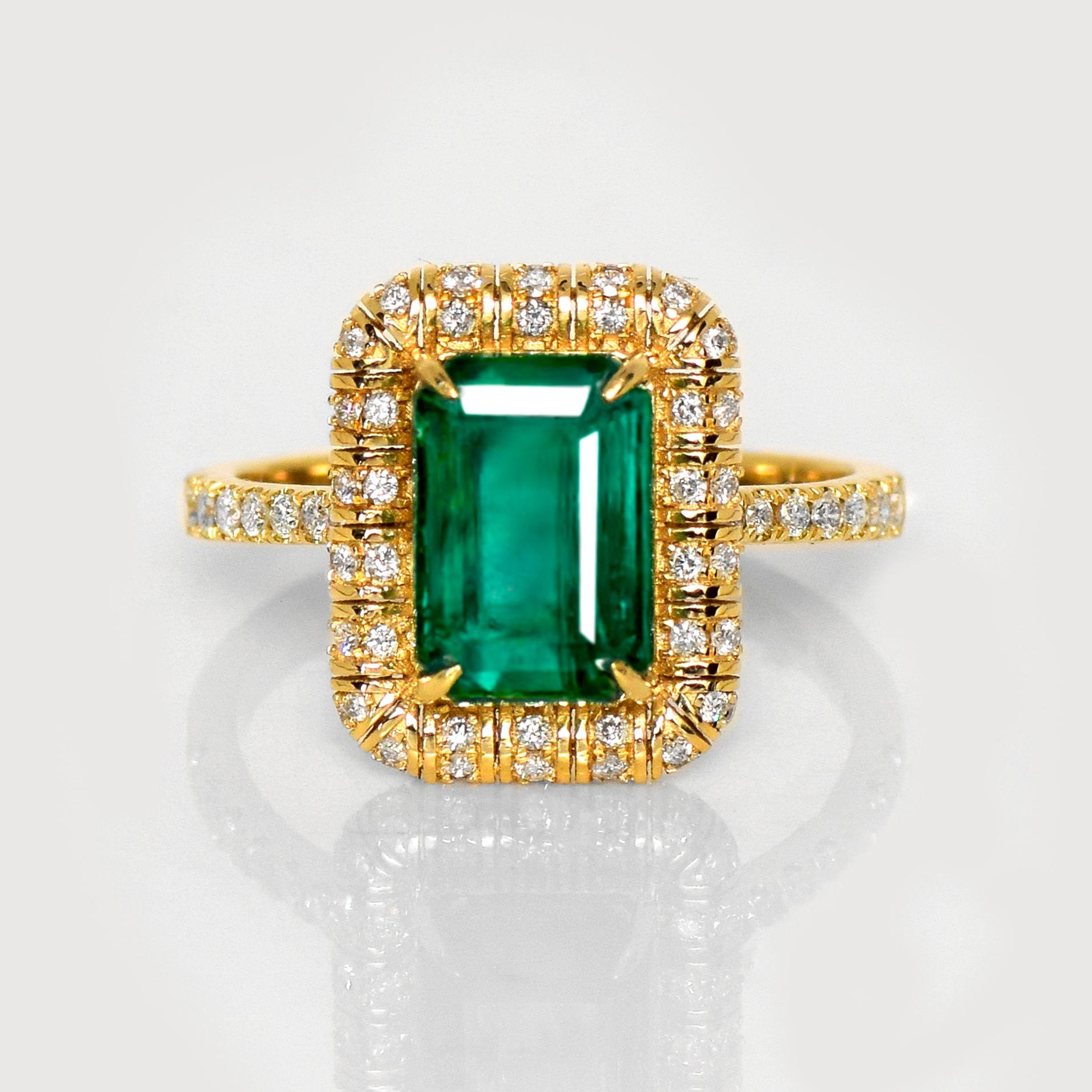 *IGI 14K 2.60 Ct Natural Emerald&Diamonds Antique Engagement Ring*

An IGI-certified natural intense bluish-green emerald weighing 2.60 ct set on a 14K yellow gold luxury table design band with natural F-G, VS diamonds weighing 0.42 ct.

The ring