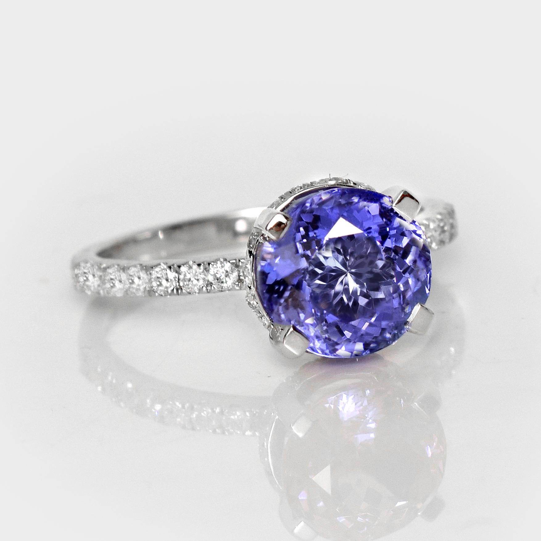 Round Cut IGI 14K 2.67 Ct Natural Tanzanite&Diamonds Antique Engagement Ring For Sale