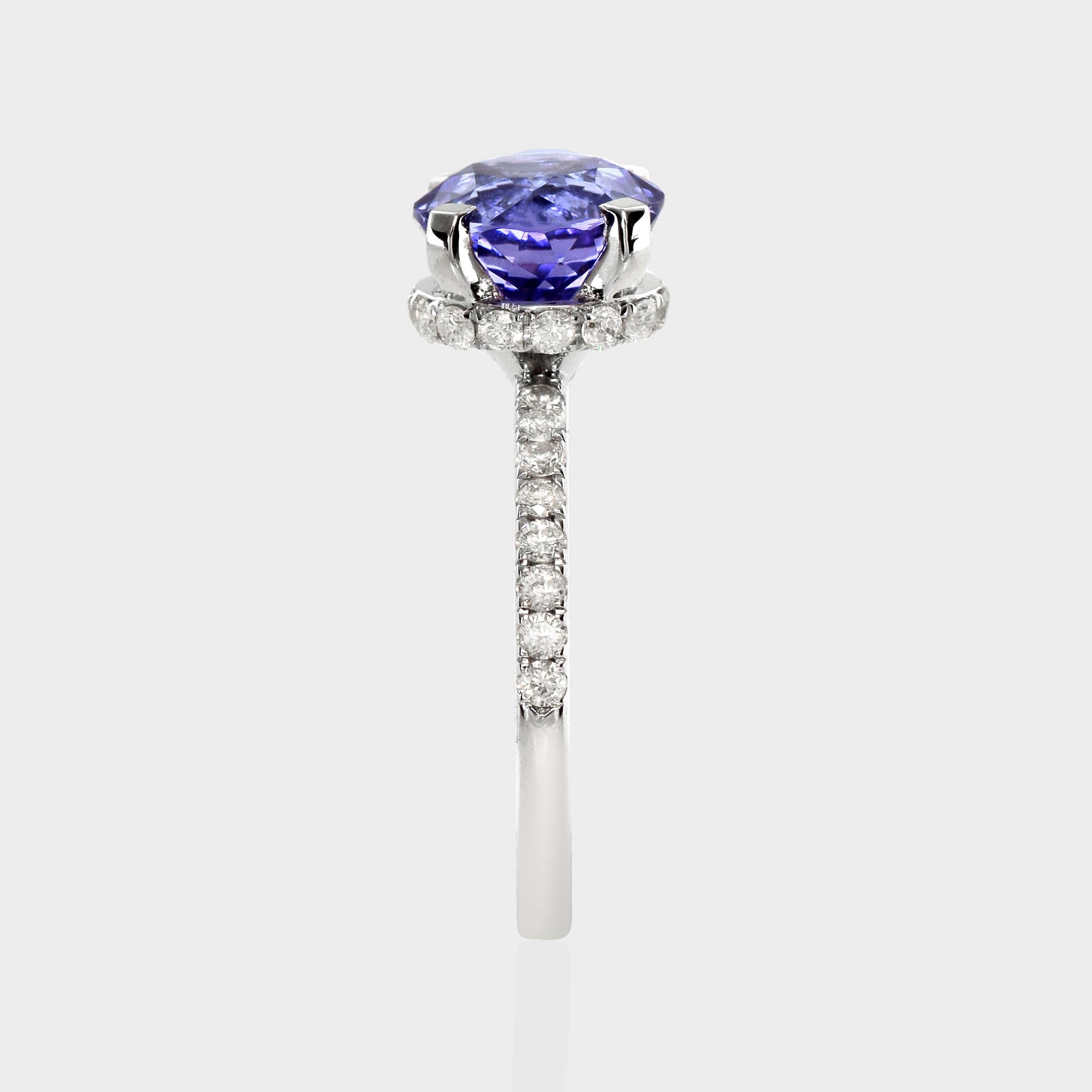 Women's IGI 14K 2.67 Ct Natural Tanzanite&Diamonds Antique Engagement Ring For Sale