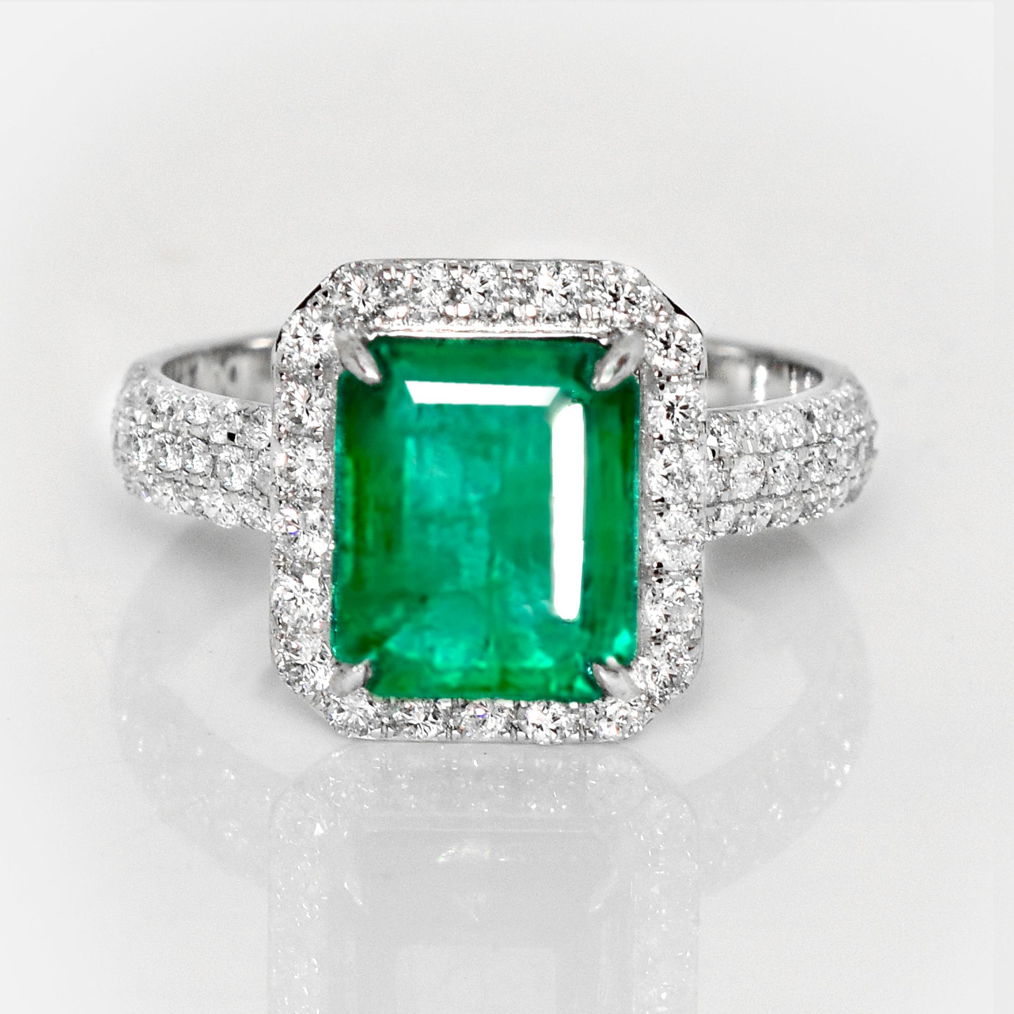 *IGI 14K 2.87 Ct Natural Emerald&Diamonds Antique Engagement Ring*

An IGI-certified natural intense bluish-green emerald weighing 2.87 ct set on a 14K white gold luxury table design band with natural F-G, VS diamonds weighing 0.72 ct.

The ring