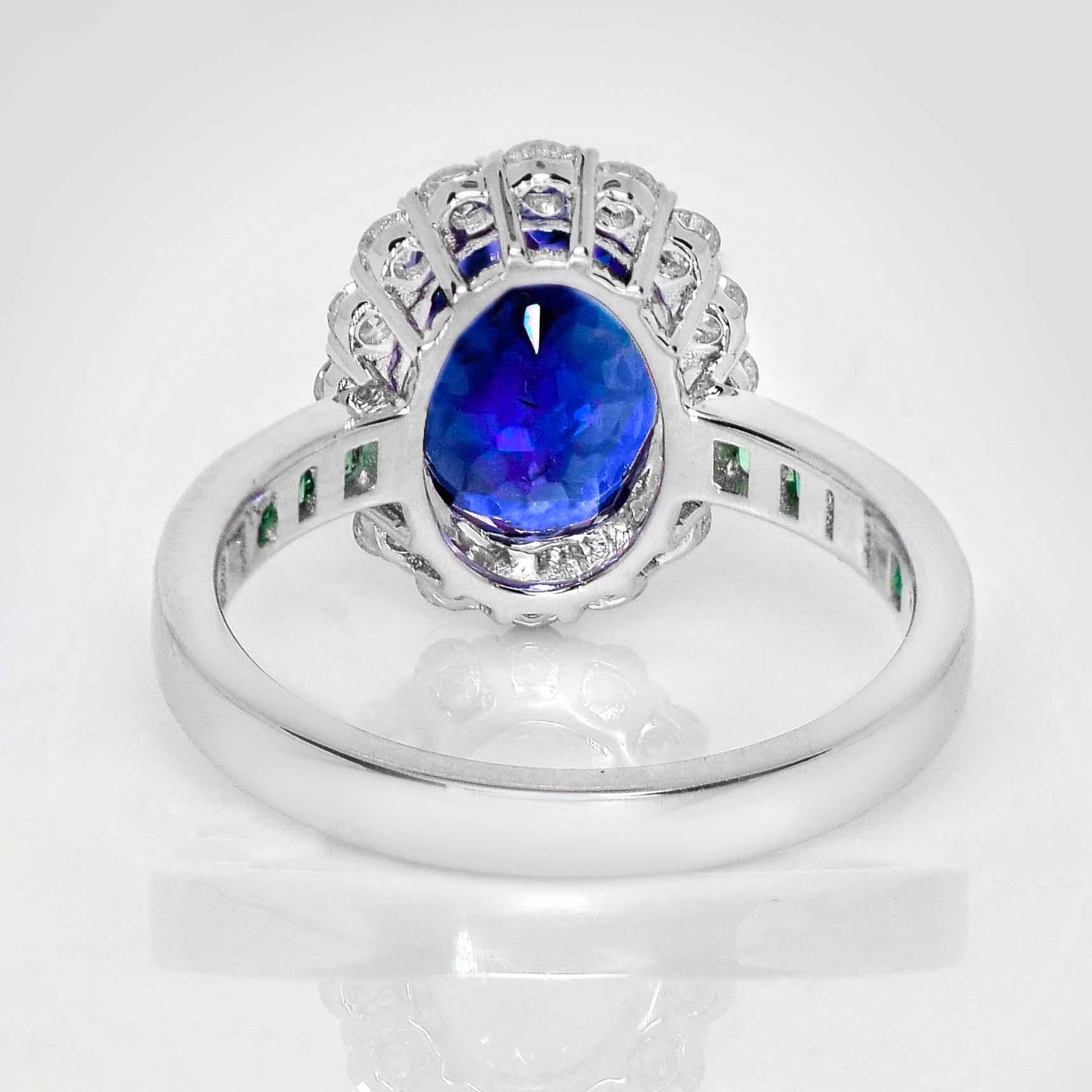 IGI 14K 2.97 Ct Natural Tanzanite&Diamonds&Emeralds Antique Engagement Ring In New Condition For Sale In Kaohsiung City, TW