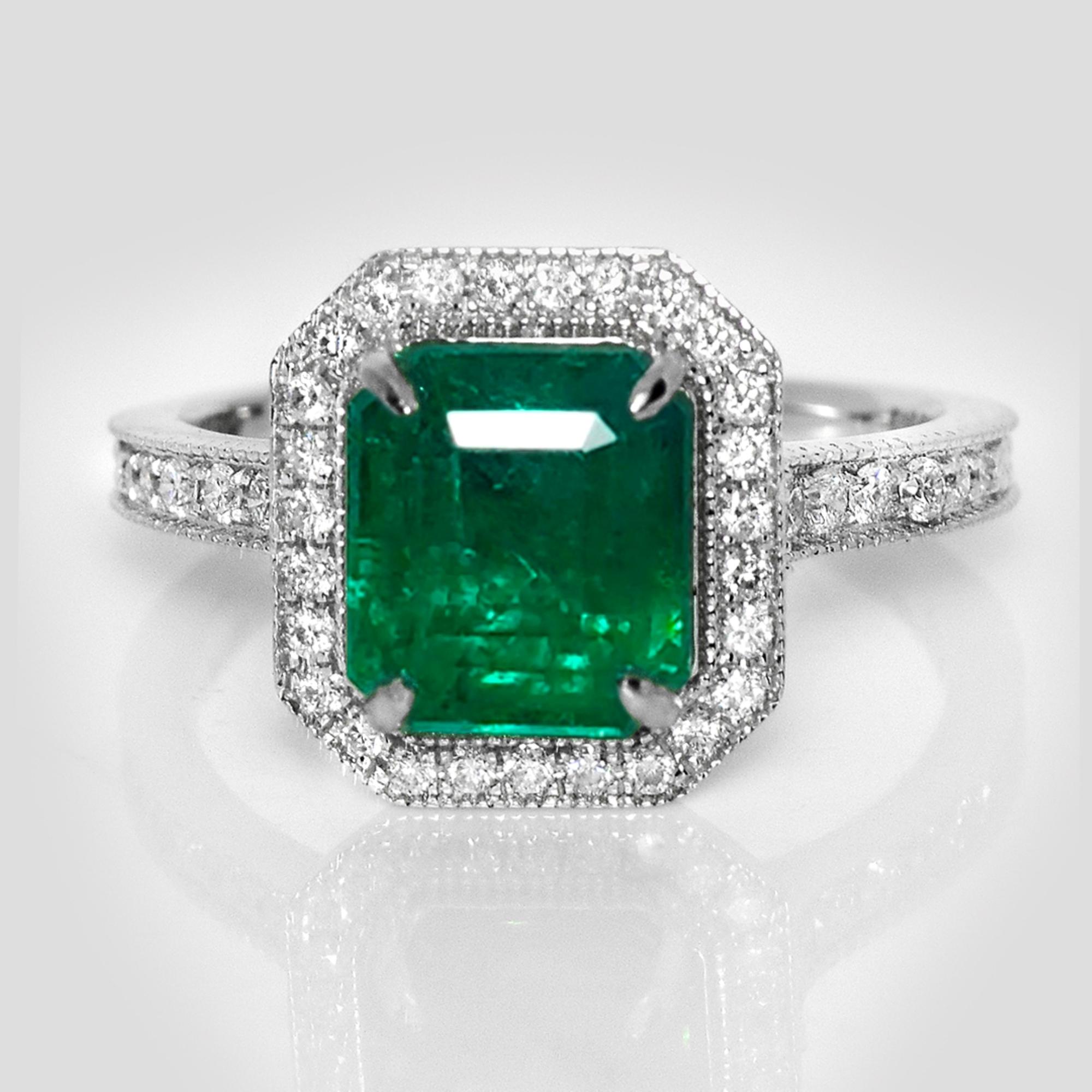 *IGI 14K 3.09 Ct Zambia Smeraldo&Diamanti Anello di fidanzamento antico*

Uno smeraldo naturale verde vivido dello Zambia, certificato IGI, del peso di 3,09 carati, incastonato sulla fascia in oro bianco 14K con diamanti naturali F-G, VS, del peso