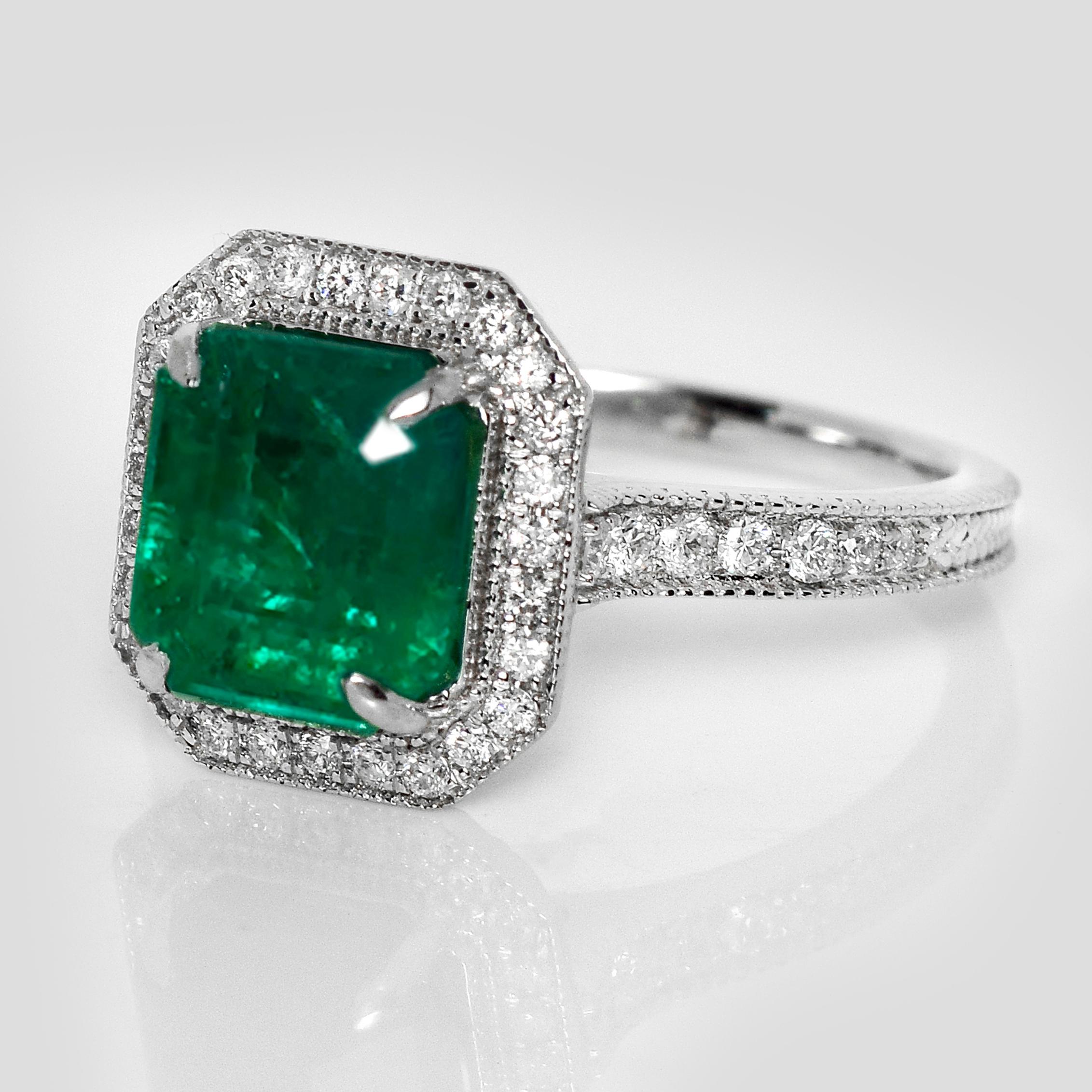 Contemporaneo Anello di fidanzamento antico IGI 14K 3.09 Ct Zambia Emerald&Diamonds in vendita