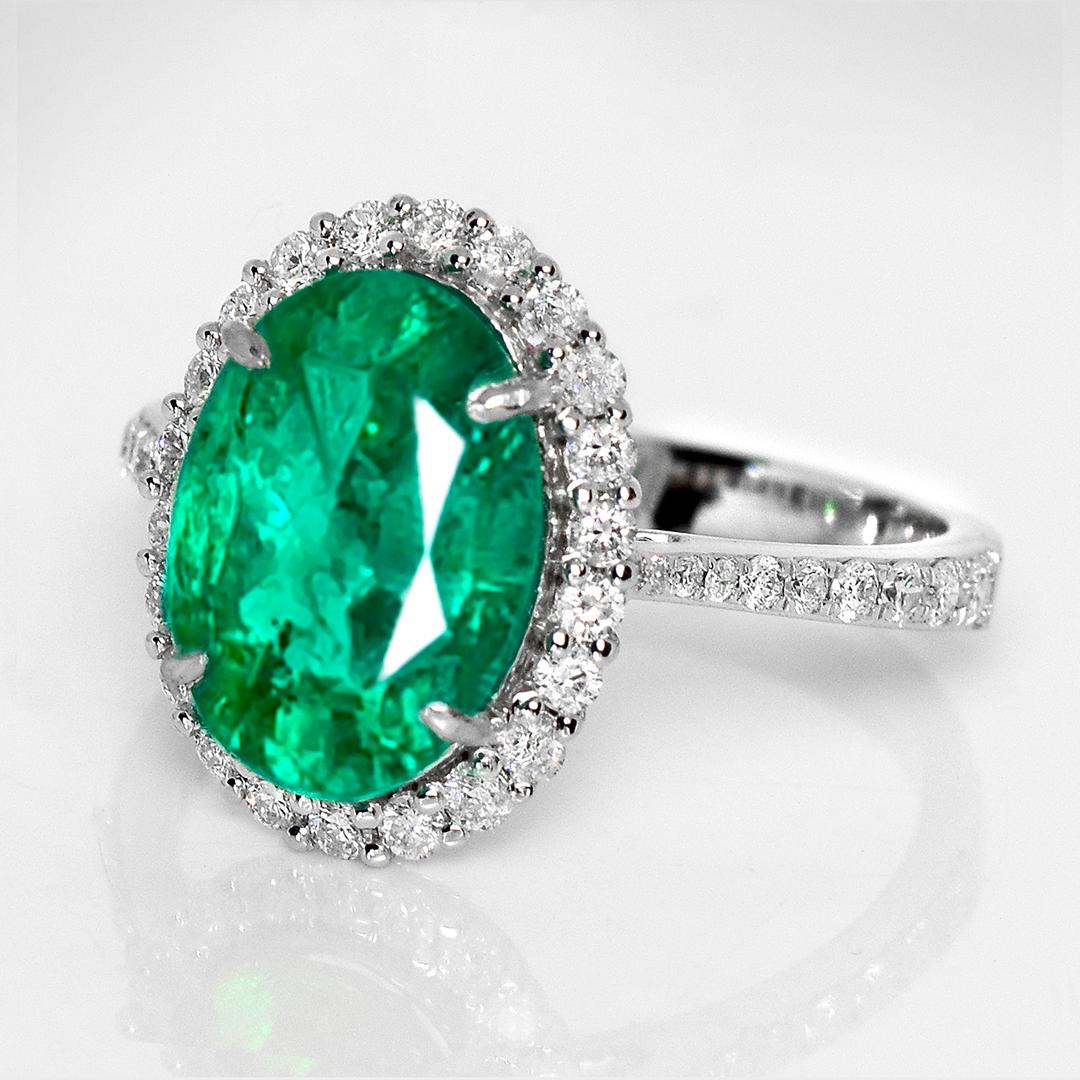 Contemporaneo Anello di fidanzamento antico IGI 14K 3,42 ct Colombia Color Emerald&Diamonds in vendita