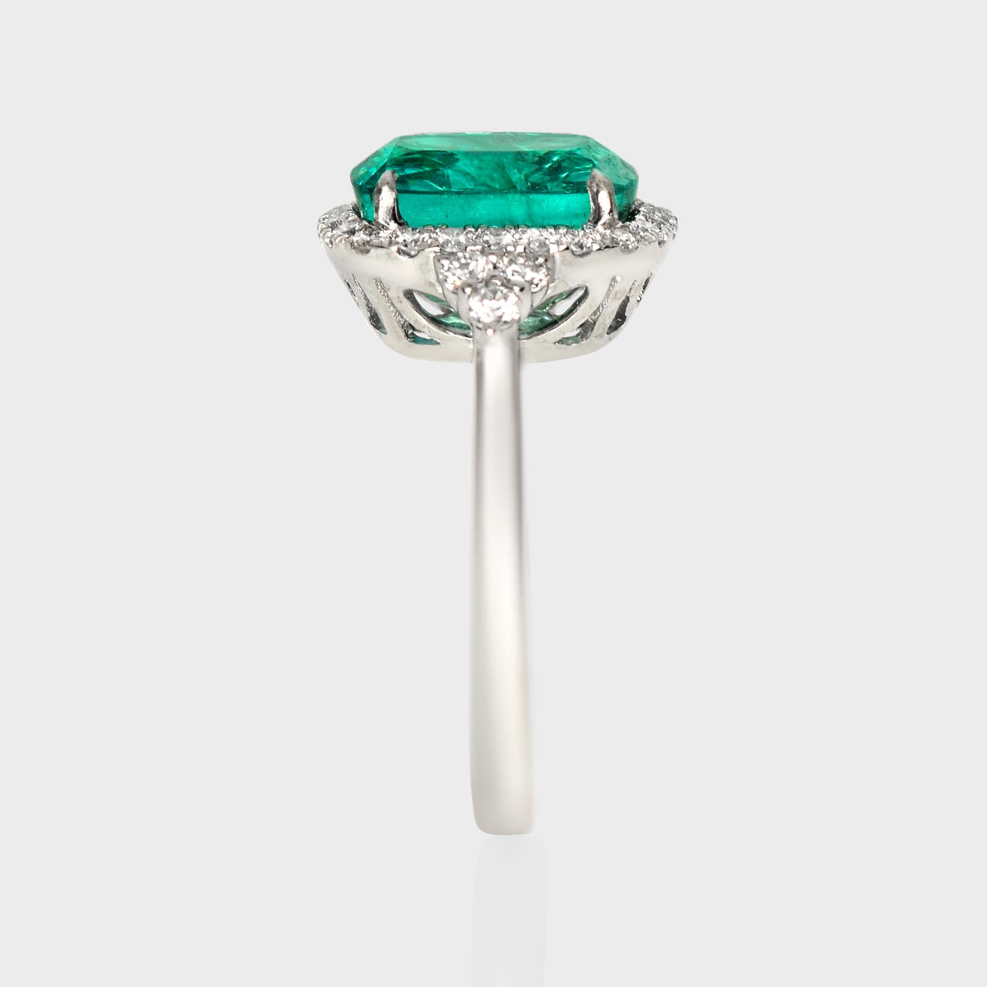 Women's IGI 14K 3.53 Ct Natural Emerald&Diamonds Antique Engagement Ring For Sale