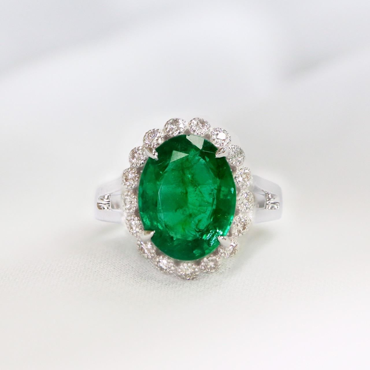 *IGI 14K 3.59 Ct Natural Emerald&Diamonds Antique Engagement Ring*

An IGI-certified natural intense bluish-green emerald weighing 3.59 ct set on a 14K white gold luxury table design band with natural F-G, VS diamonds weighing 0.25 ct.

The ring