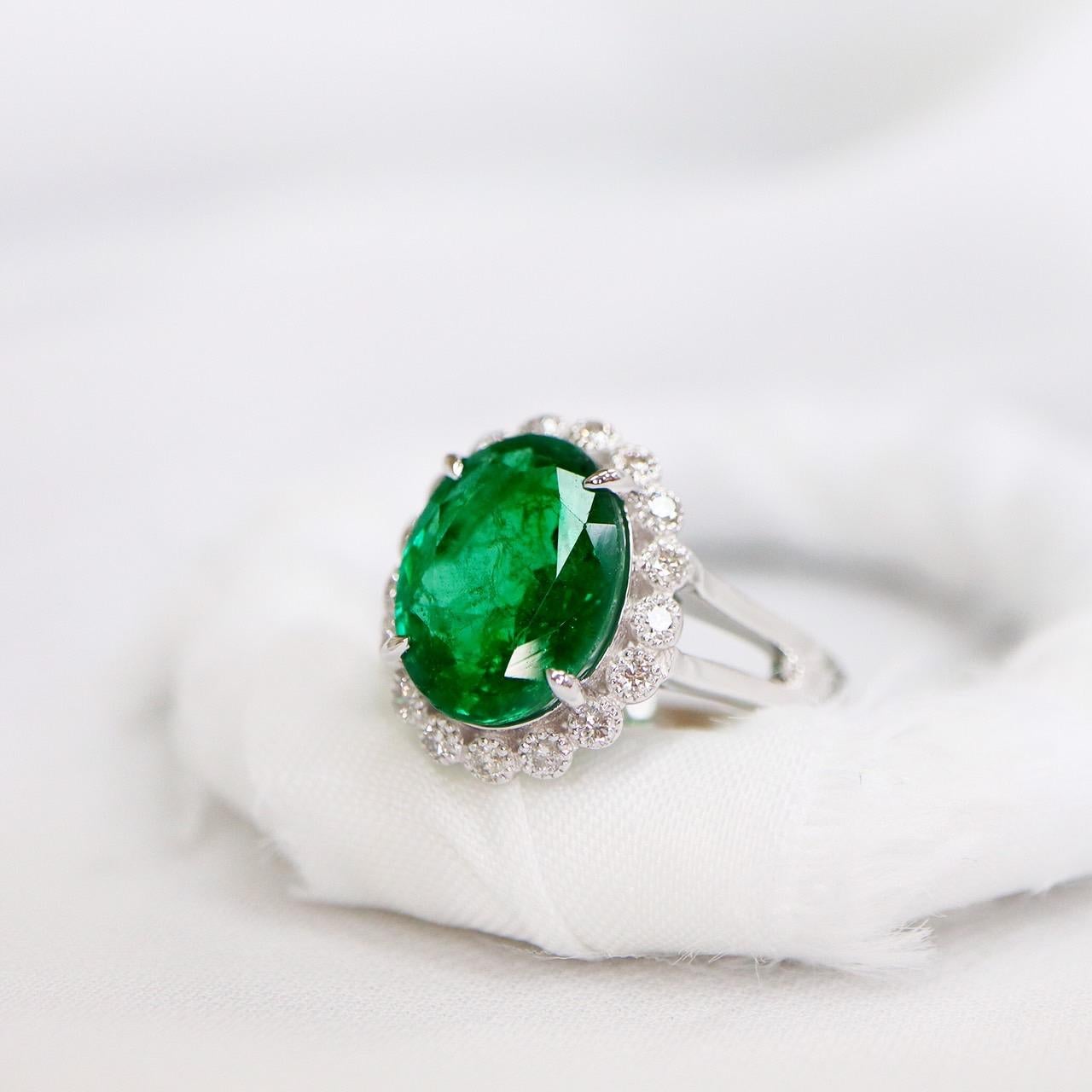Women's IGI 14K 3.59 Ct Natural Emerald&Diamonds Antique Engagement Ring For Sale