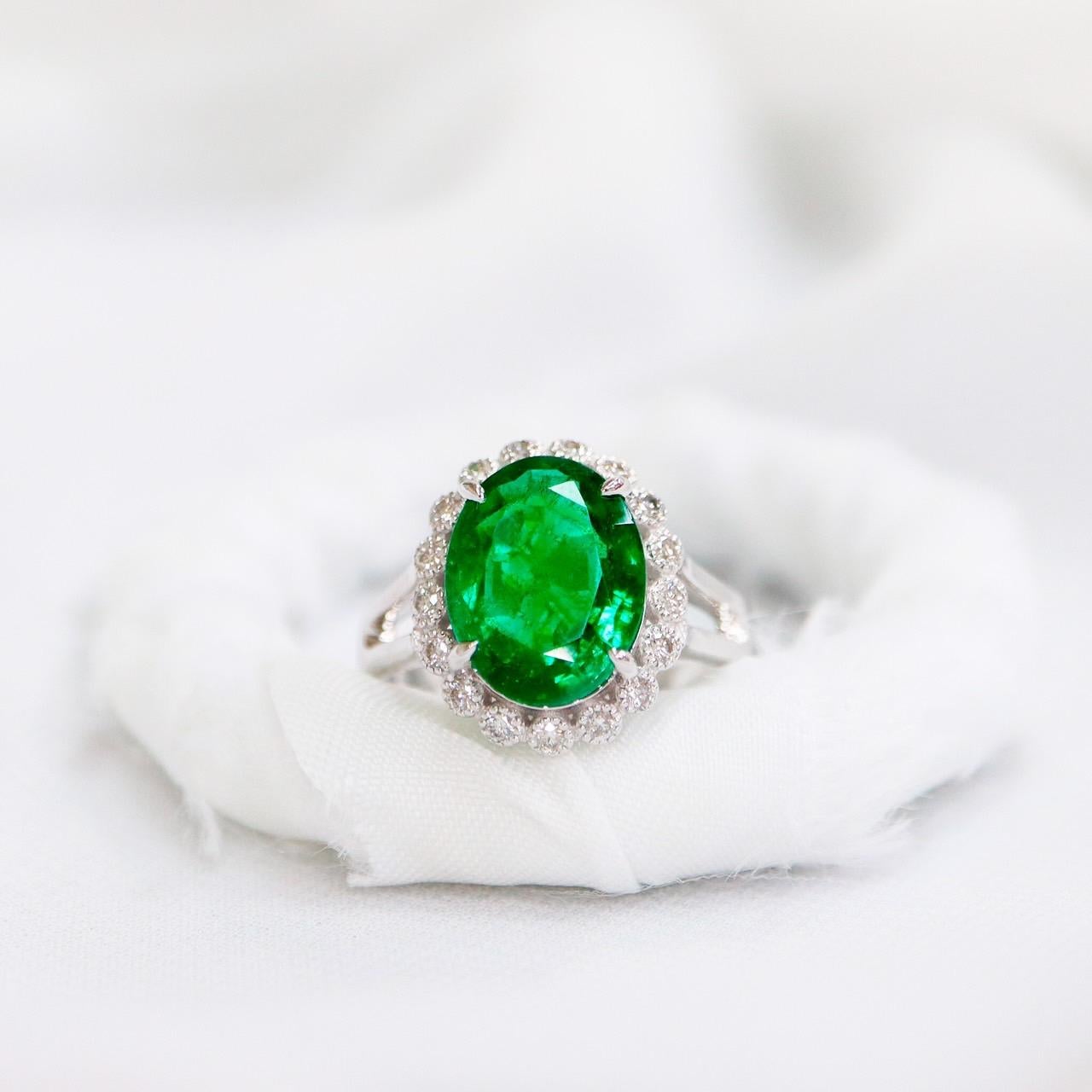 Oval Cut IGI 14K 3.59 Ct Natural Emerald&Diamonds Antique Engagement Ring For Sale
