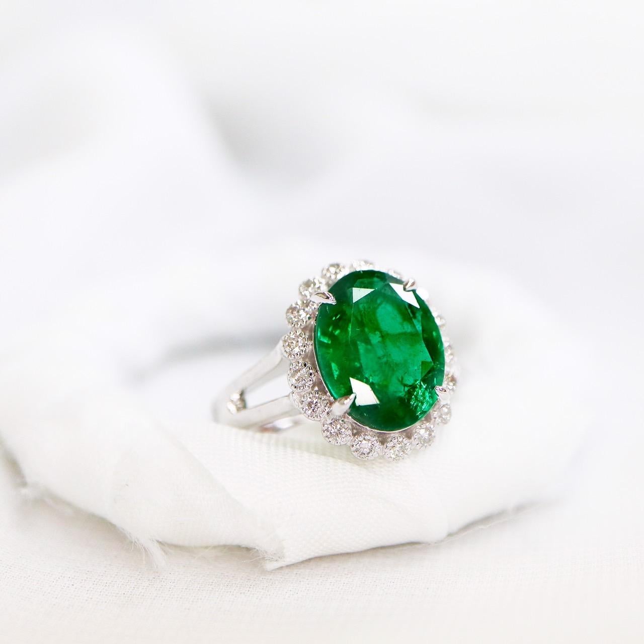 IGI 14K 3.59 Ct Natural Emerald&Diamonds Antique Engagement Ring In New Condition For Sale In Kaohsiung City, TW