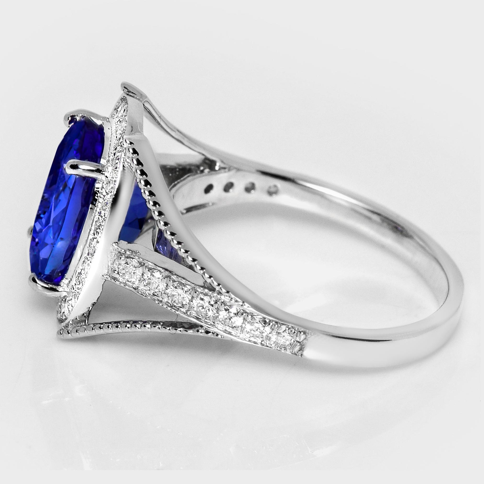 IGI 14K 3.62 Ct Natural Vivid Violet Tanzanite&Diamonds Anillo de compromiso antiguo Corte oval en venta