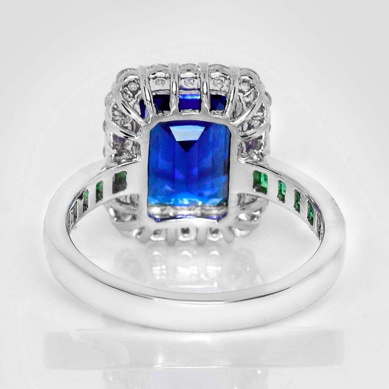 IGI 14K 3.63 Ct Natural Tanzanite&Diamonds&Emeralds Antique Engagement Ring For Sale 2