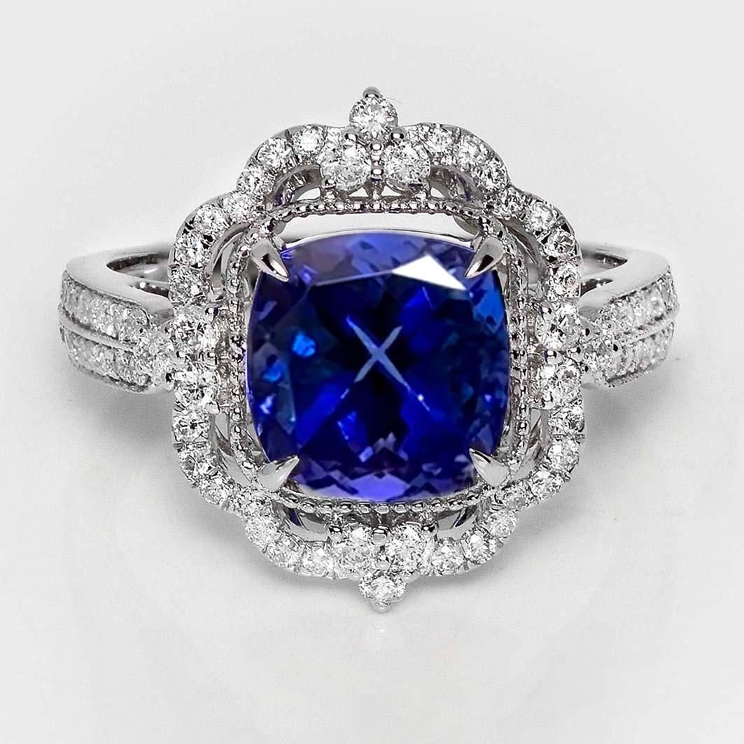 *IGI 14K 3.70 Ct Natural Tanzanite&Diamonds Antique Engagement Ring* (Bague de fiançailles ancienne)

Une Tanzanite naturelle certifiée IGI de couleur bleu-violet pesant 3,70 ct est sertie sur un anneau de luxe en or blanc 14K avec des diamants