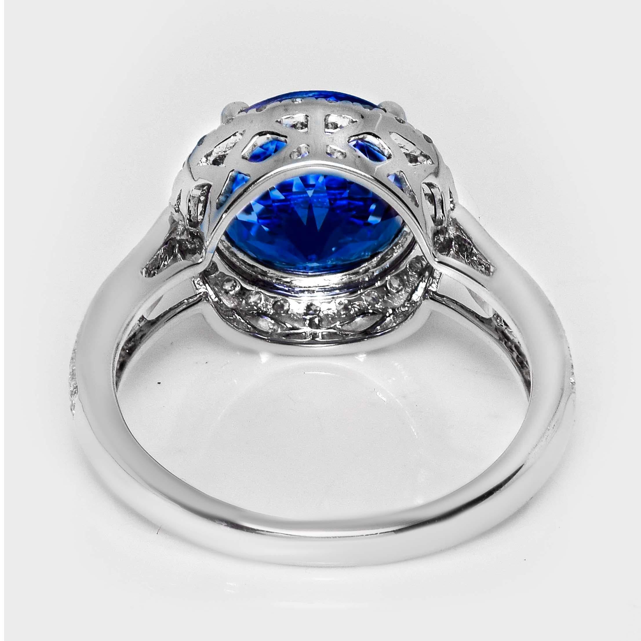 Anello di fidanzamento antico IGI 14K 3.70 Ct Natural Vivid Violet Tanzanite&Diamonds in vendita 1