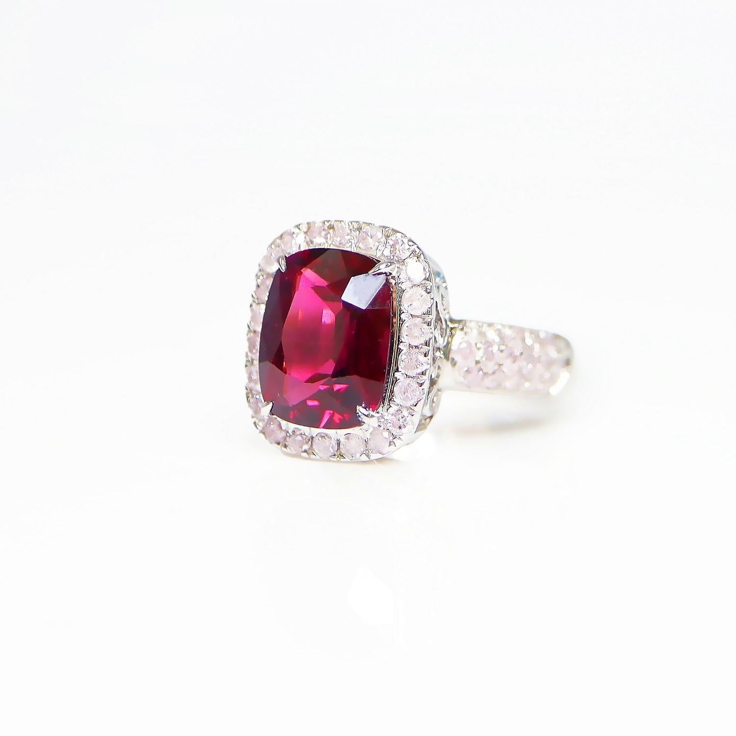 Taille ovale IGI 14K 3.72 Ct Red Garnet&Pink Diamonds Antique Art Deco Style Engagement Ring en vente