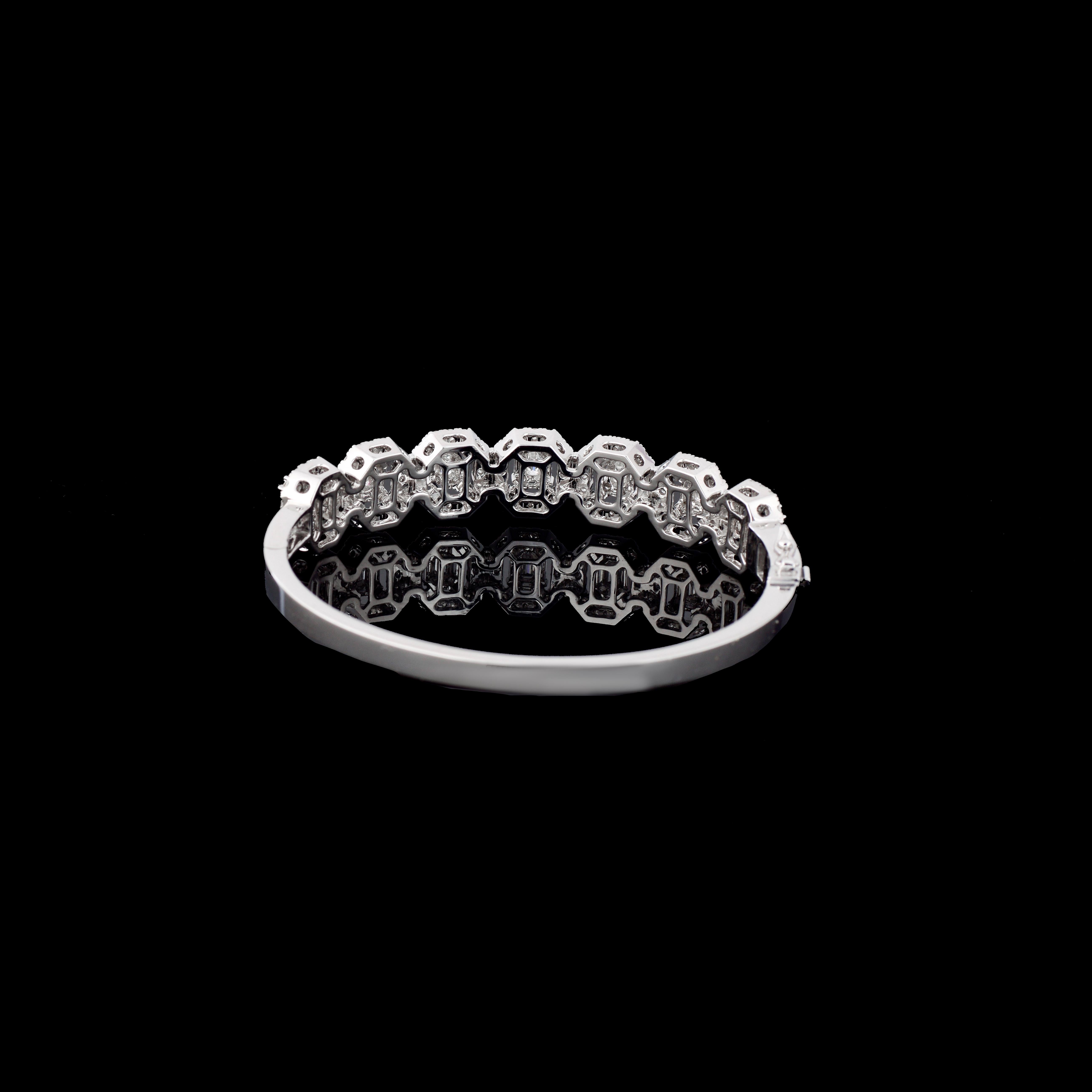IGI 14K 3.92 Ct F, VS White Gold Natural Diamond Bangle Bracelet In New Condition For Sale In Kaohsiung City, TW