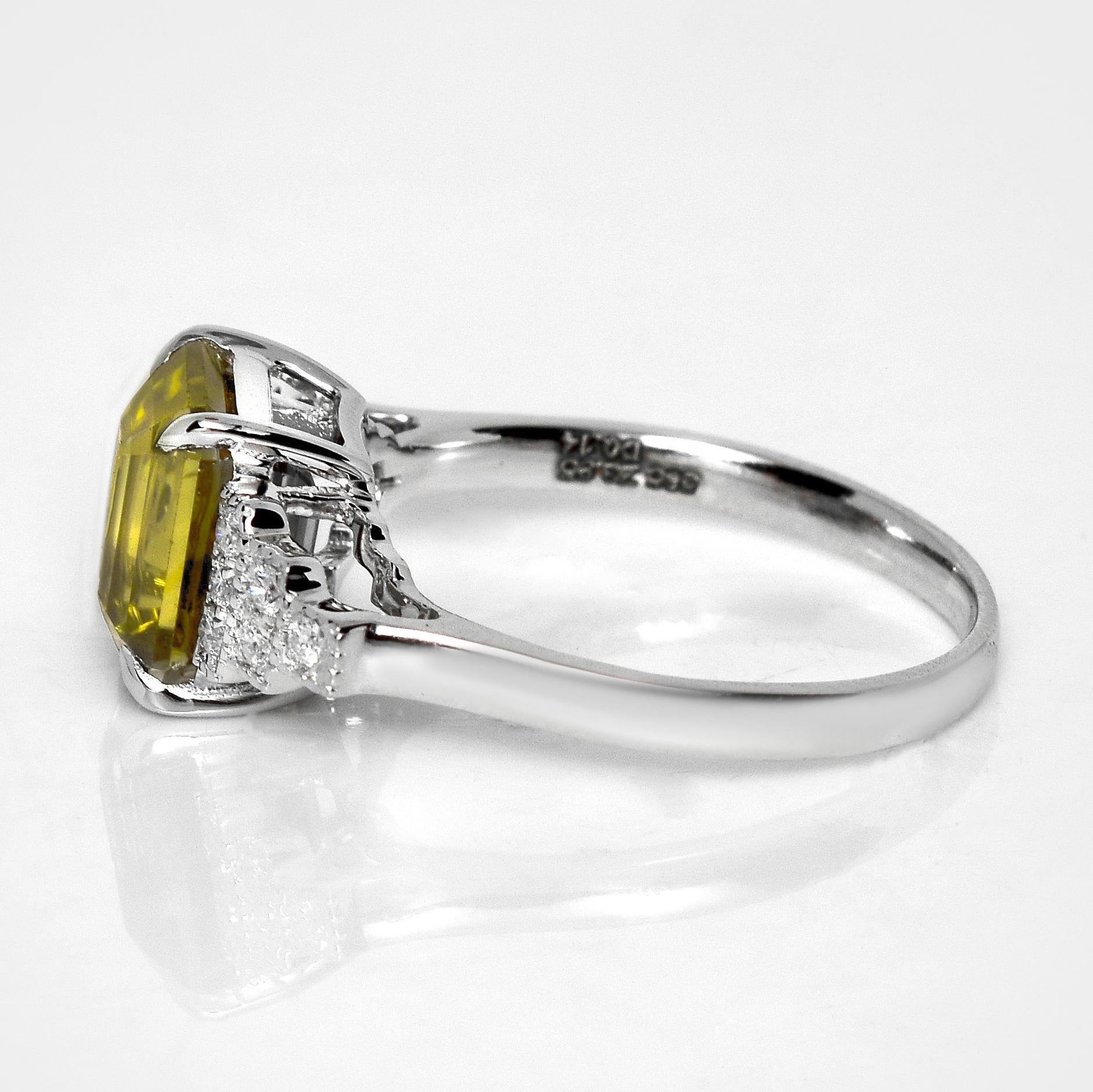 IGI 14K 3,95 qt Circón verde vivo natural Anillo de compromiso Art Decó antiguo Corte esmeralda en venta