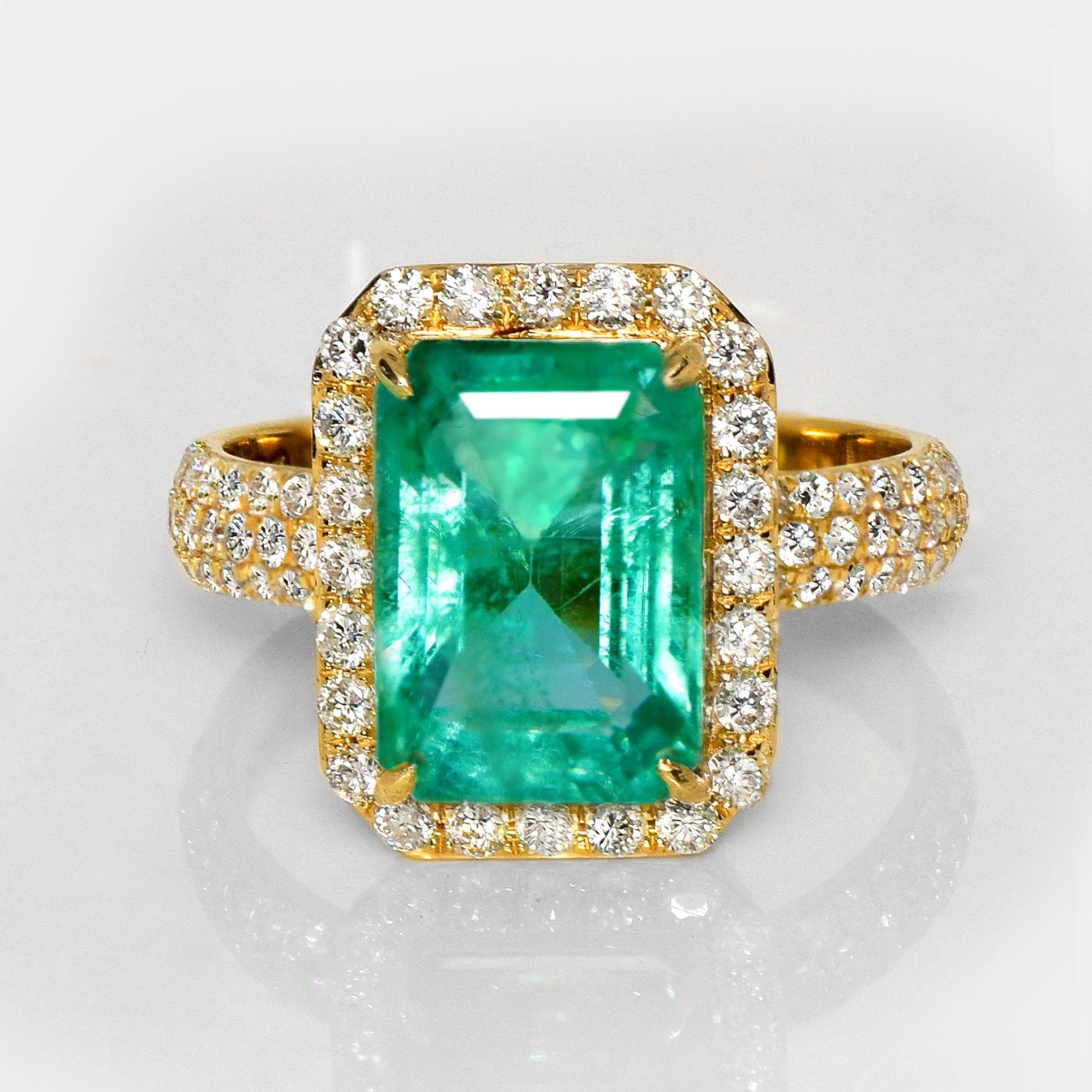 *IGI 14K 4.04 Ct Natural Emerald&Diamonds Antique Engagement Ring*

An IGI-certified natural intense bluish-green emerald weighing 4.04 ct set on a 14K yellow gold luxury table design band with natural F-G, VS diamonds weighing 0.75 ct.

The ring